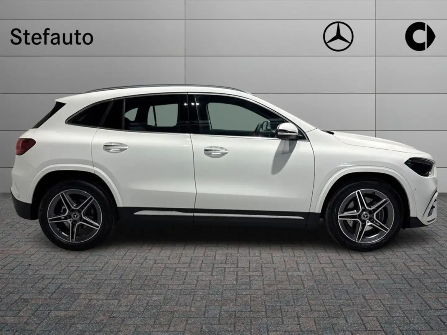 Mercedes-Benz GLA 200 d Automatic AMG Line Advanced Plus Bianco - 2