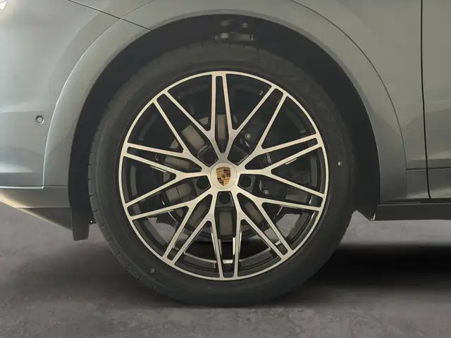 Porsche Cayenne view 9