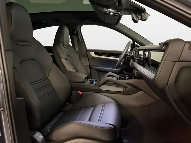 Porsche Cayenne view 15