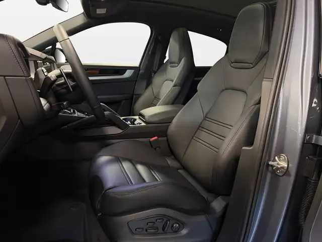 Porsche Cayenne view 14
