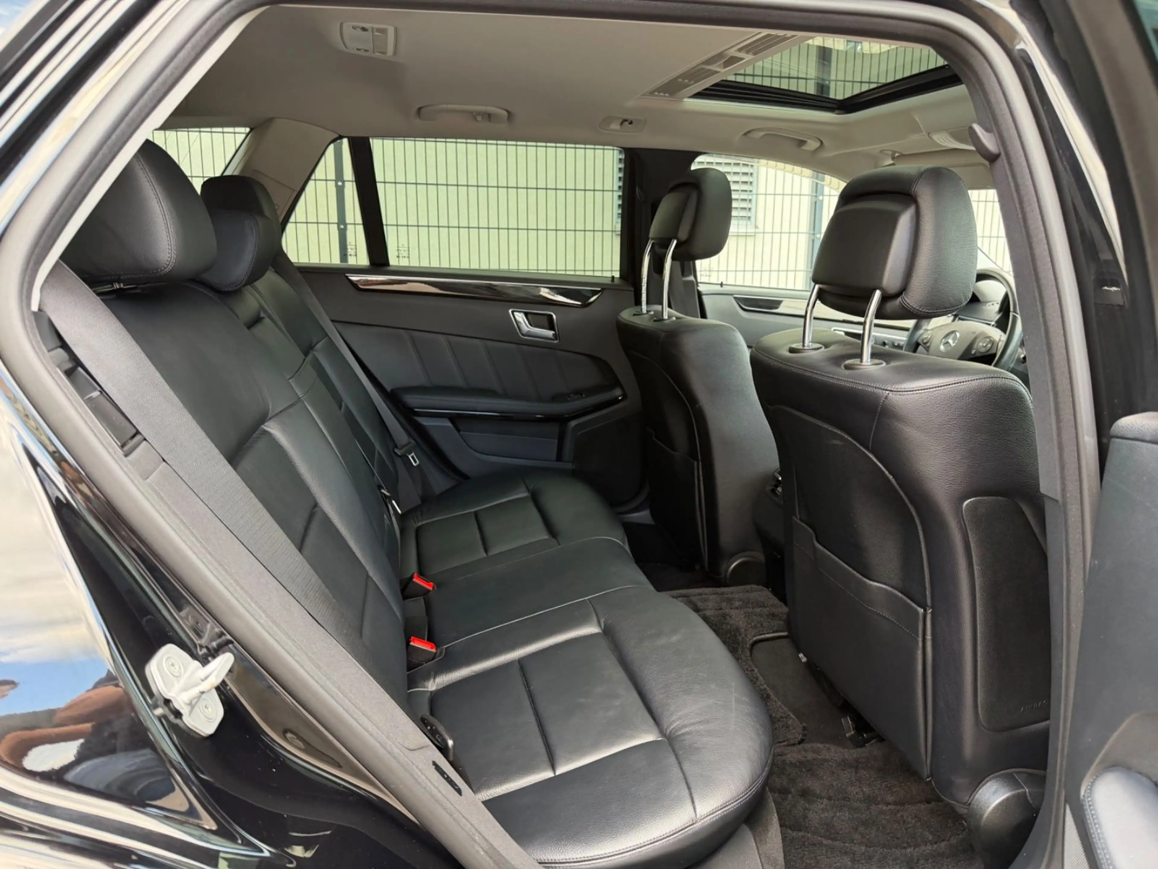 Mercedes-Benz E 350 T 4Matic GSD/LEDER/RFK/MEMORY — photo 15