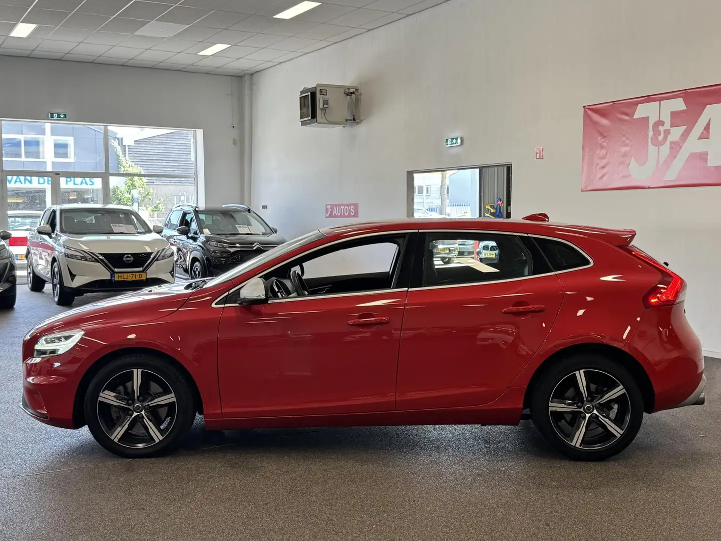 Volvo V40 2.0 T4 Business Sport NAVIGATIE, CRUISE, ECC AIRCO Rood - 2
