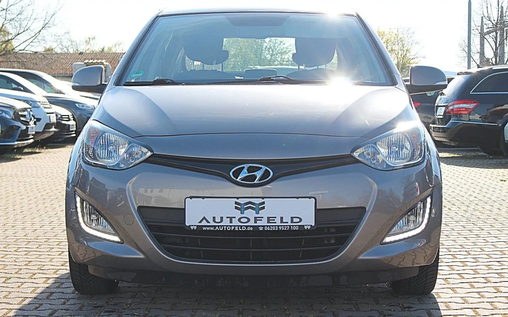 Hyundai i20 1.2/SHEFT/KLIMA/SHZ/PDC/RCAM/BT/ALLWETTER/ Grijs - 2