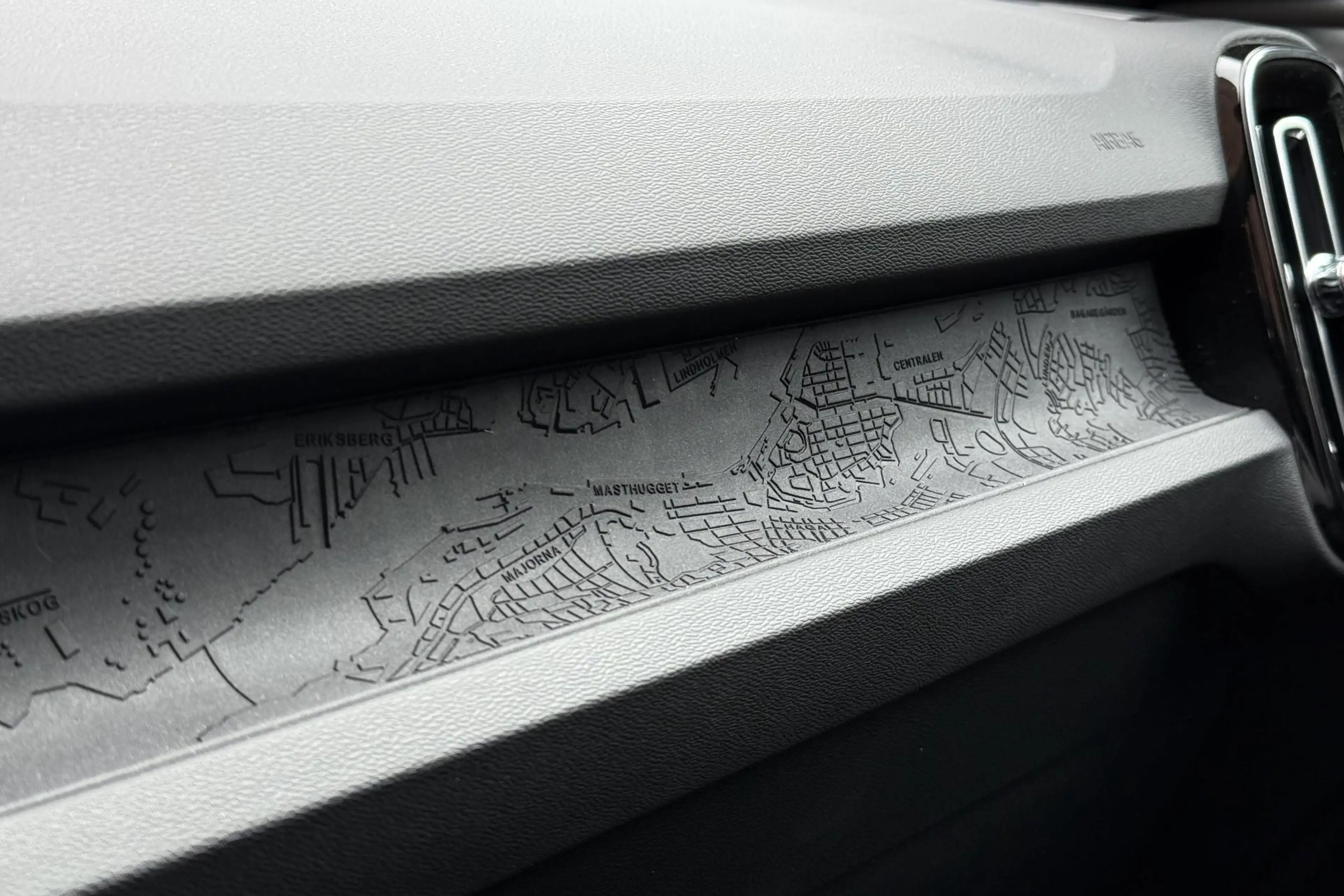 Volvo EC40 Single Motor Extended Range Plus 82 kWh Panoramada — photo 15