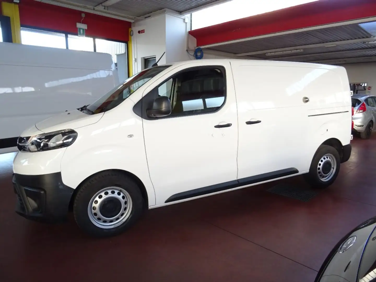 Toyota Proace 2.0D 122CV S&S Compact 14Q Active Blanc - 2