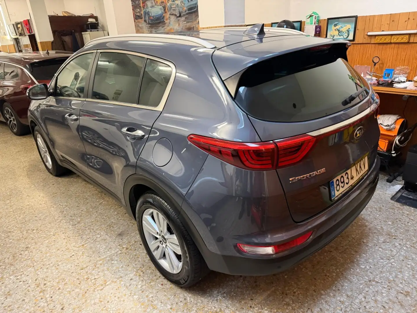 Kia Sportage 1.6 GDi Business 4x2 132 Gris - 2