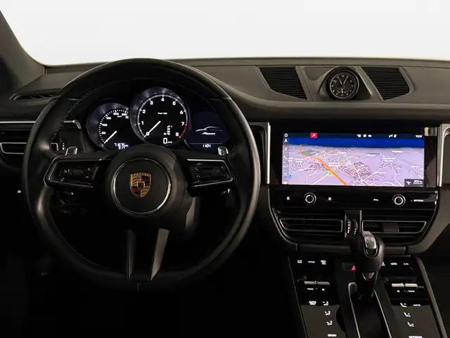 Porsche Macan view 12