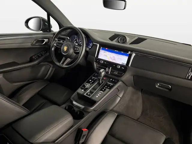 Porsche Macan view 10