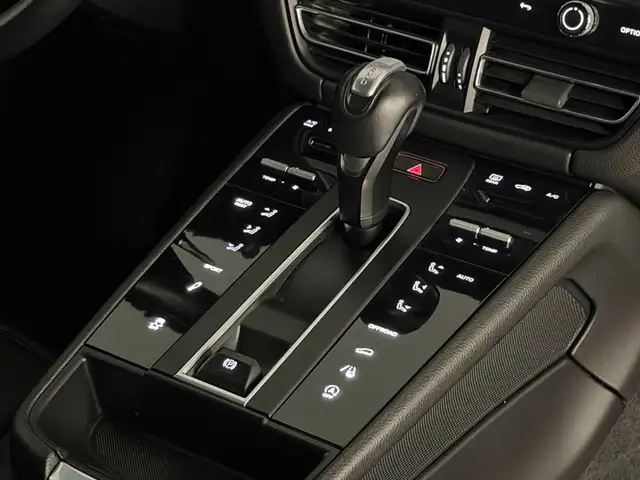 Porsche Macan view 15