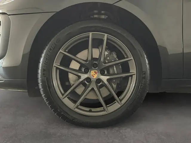 Porsche Macan view 9