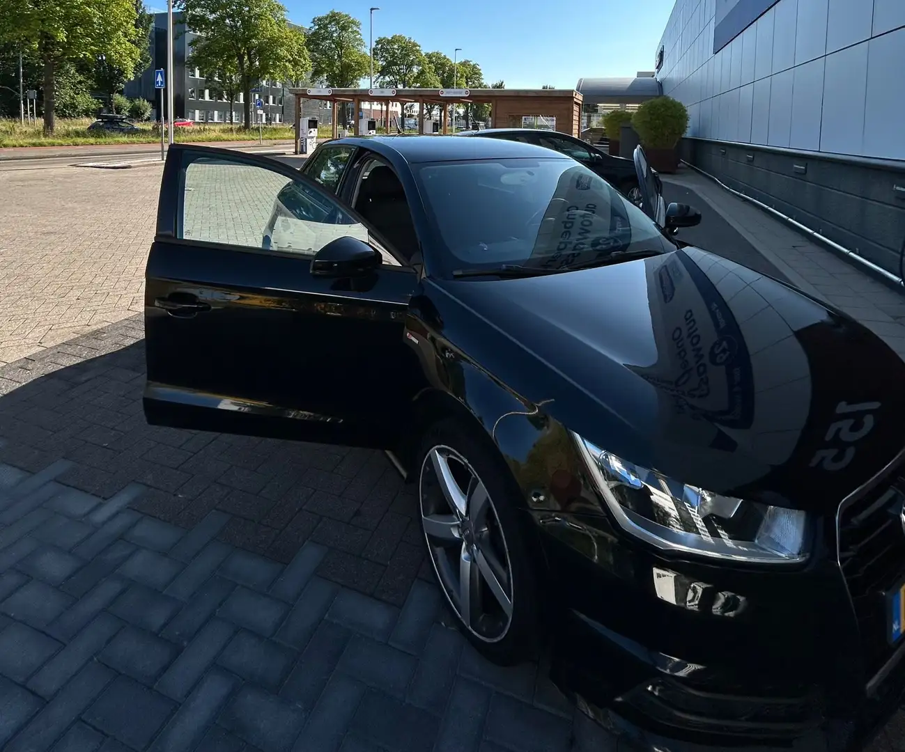 Audi A1 1.0 TFSI Adrenalin Zwart - 2