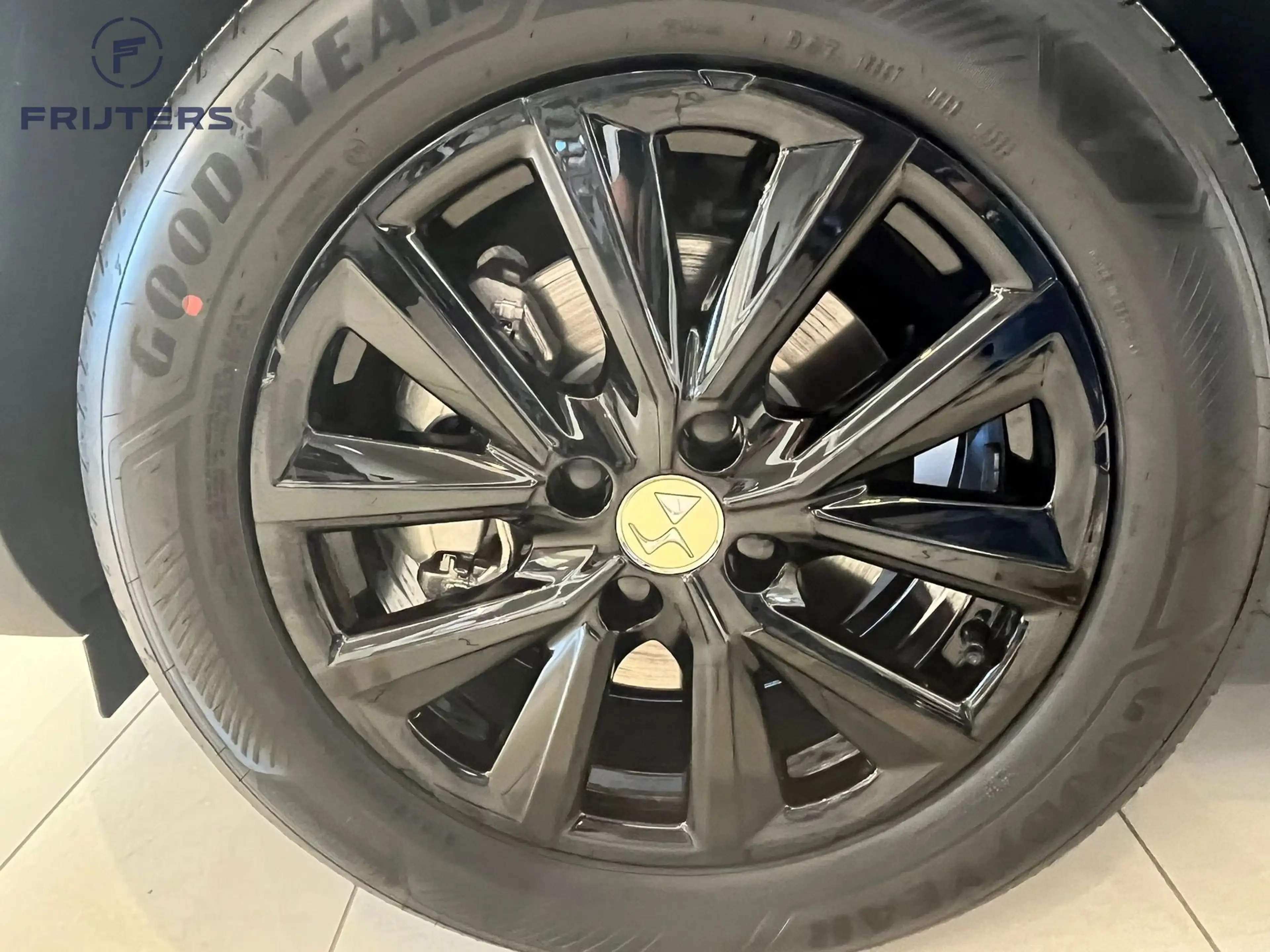 DS Automobiles DS 3 Crossback Performance Line Hybrid — photo 11