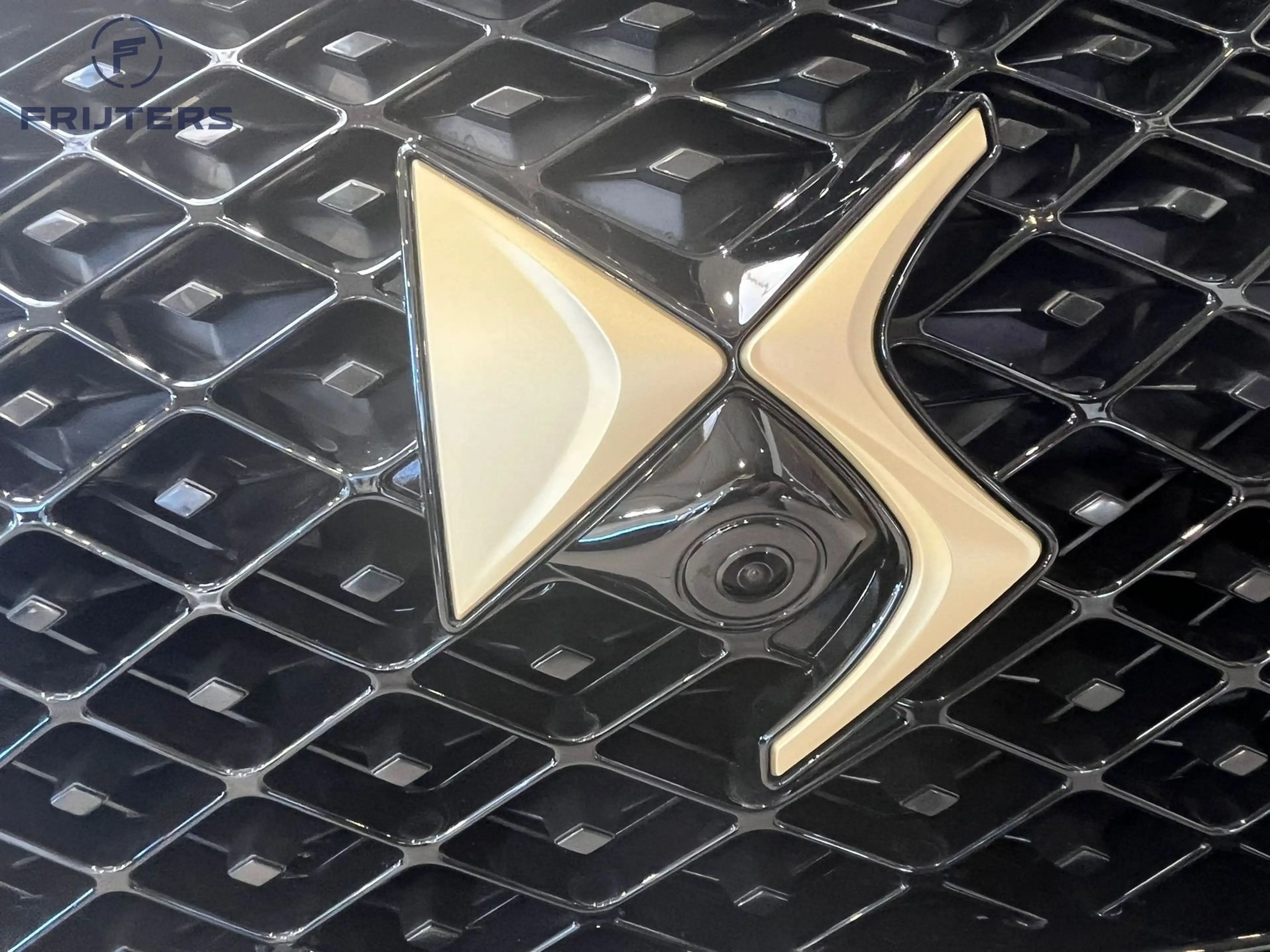 DS Automobiles DS 3 Crossback Performance Line Hybrid — photo 13