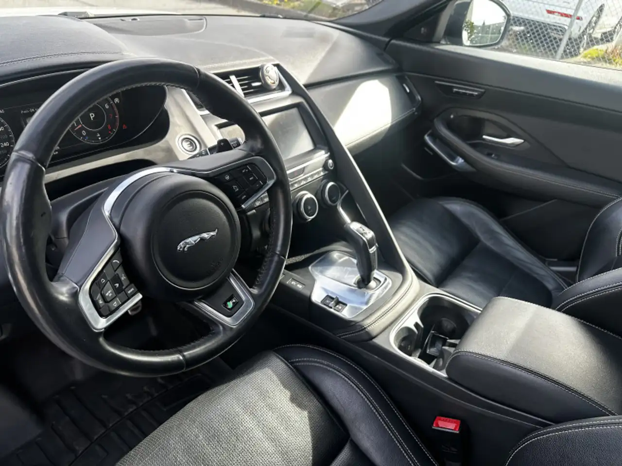 Jaguar E-Pace снимка Jaguar E-Pace