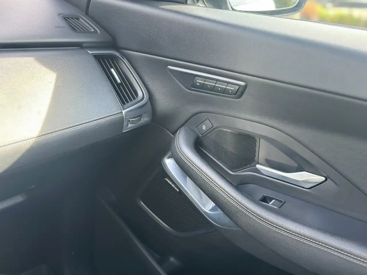 Jaguar E-Pace снимка Jaguar E-Pace