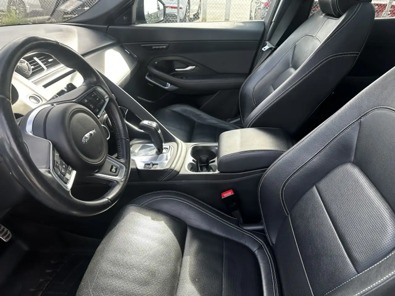 Jaguar E-Pace снимка Jaguar E-Pace