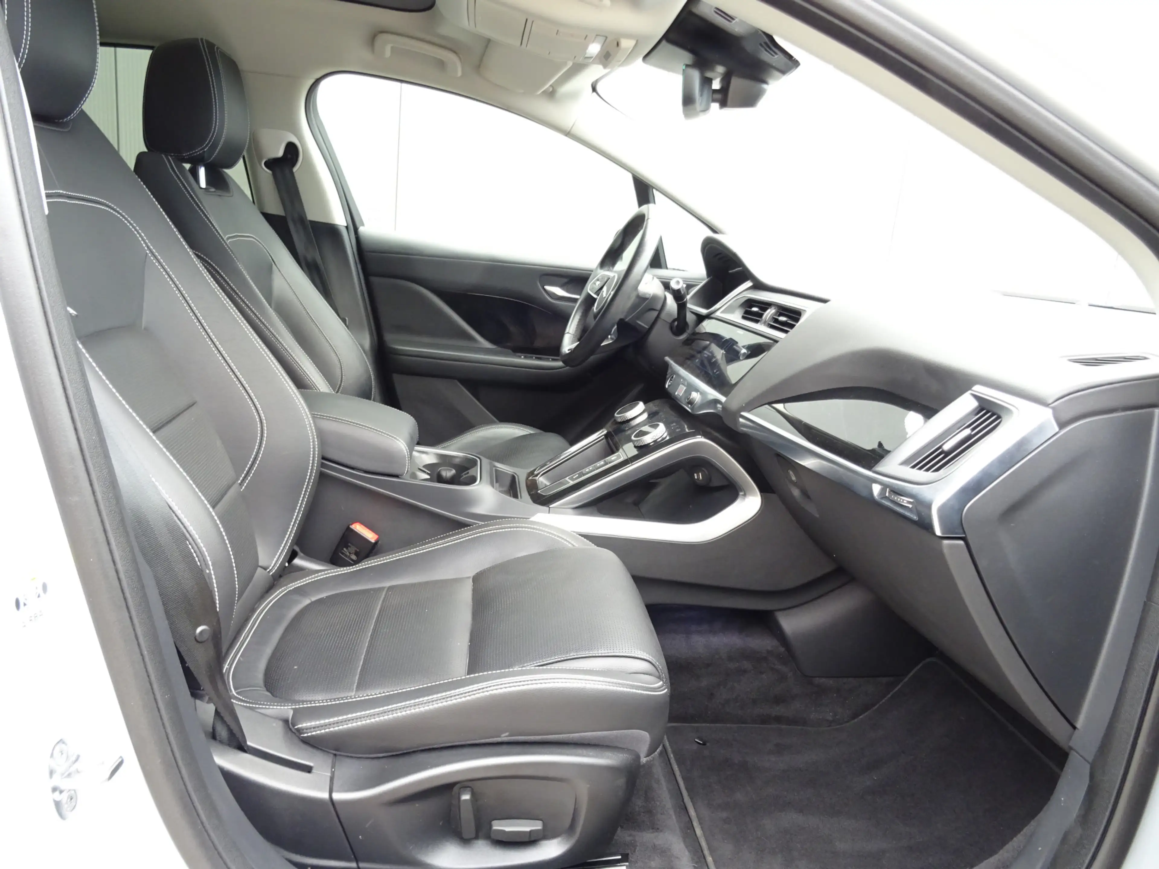 Jaguar I-Pace EV400 Business Edition SE 90 kWh * LEER * PANORAMA — photo 3