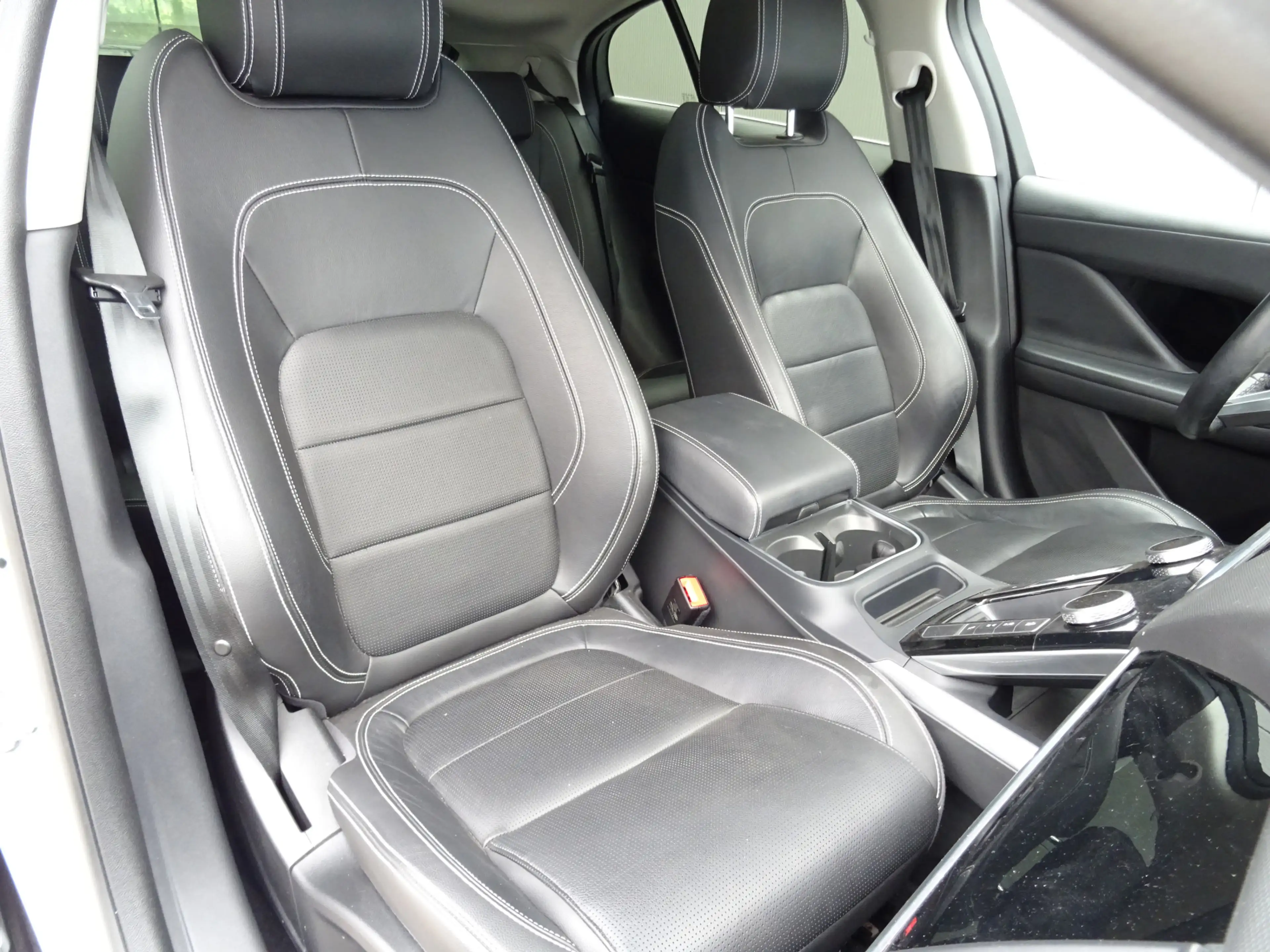 Jaguar I-Pace EV400 Business Edition SE 90 kWh * LEER * PANORAMA — photo 9
