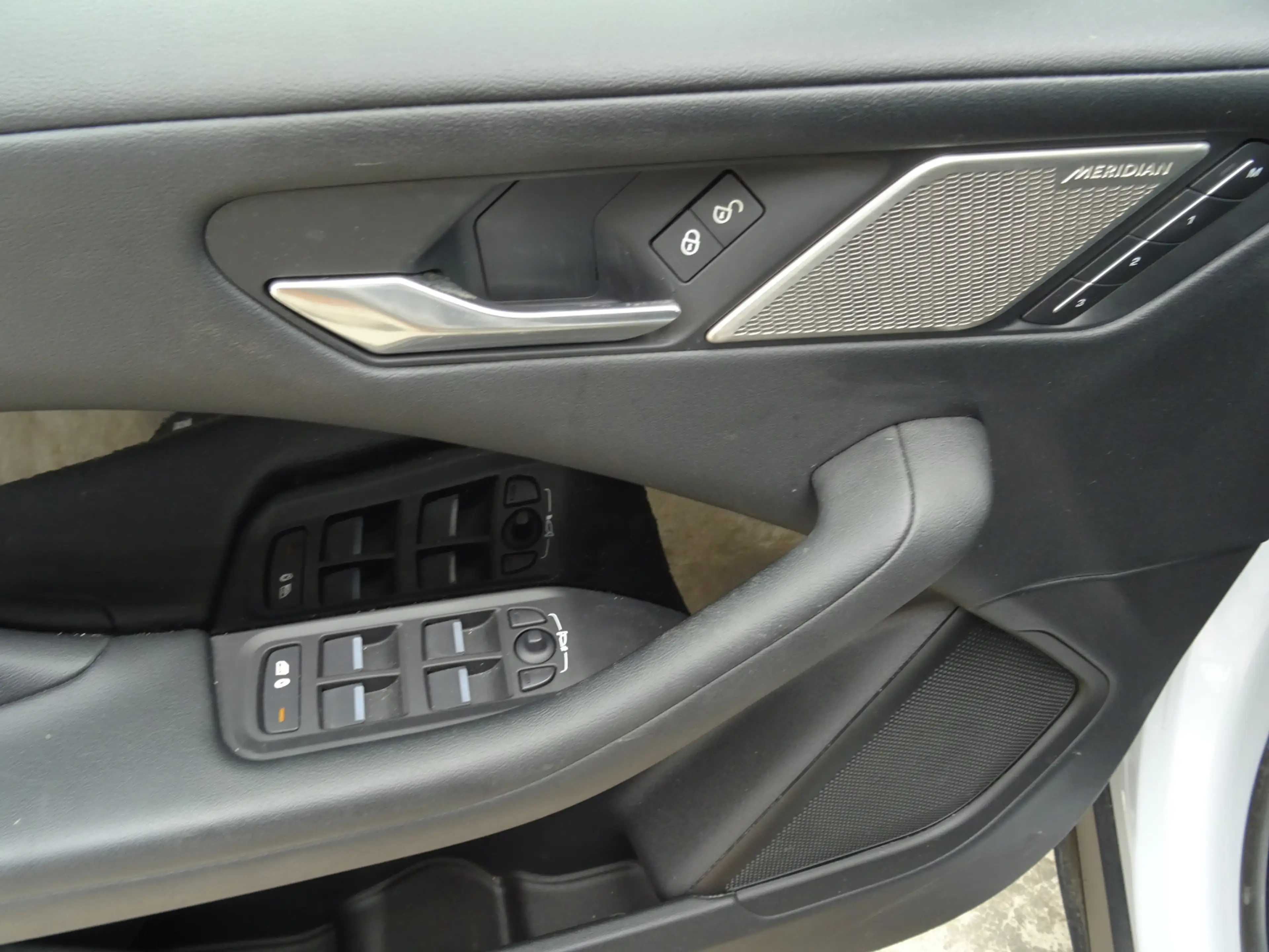 Jaguar I-Pace EV400 Business Edition SE 90 kWh * LEER * PANORAMA — photo 13