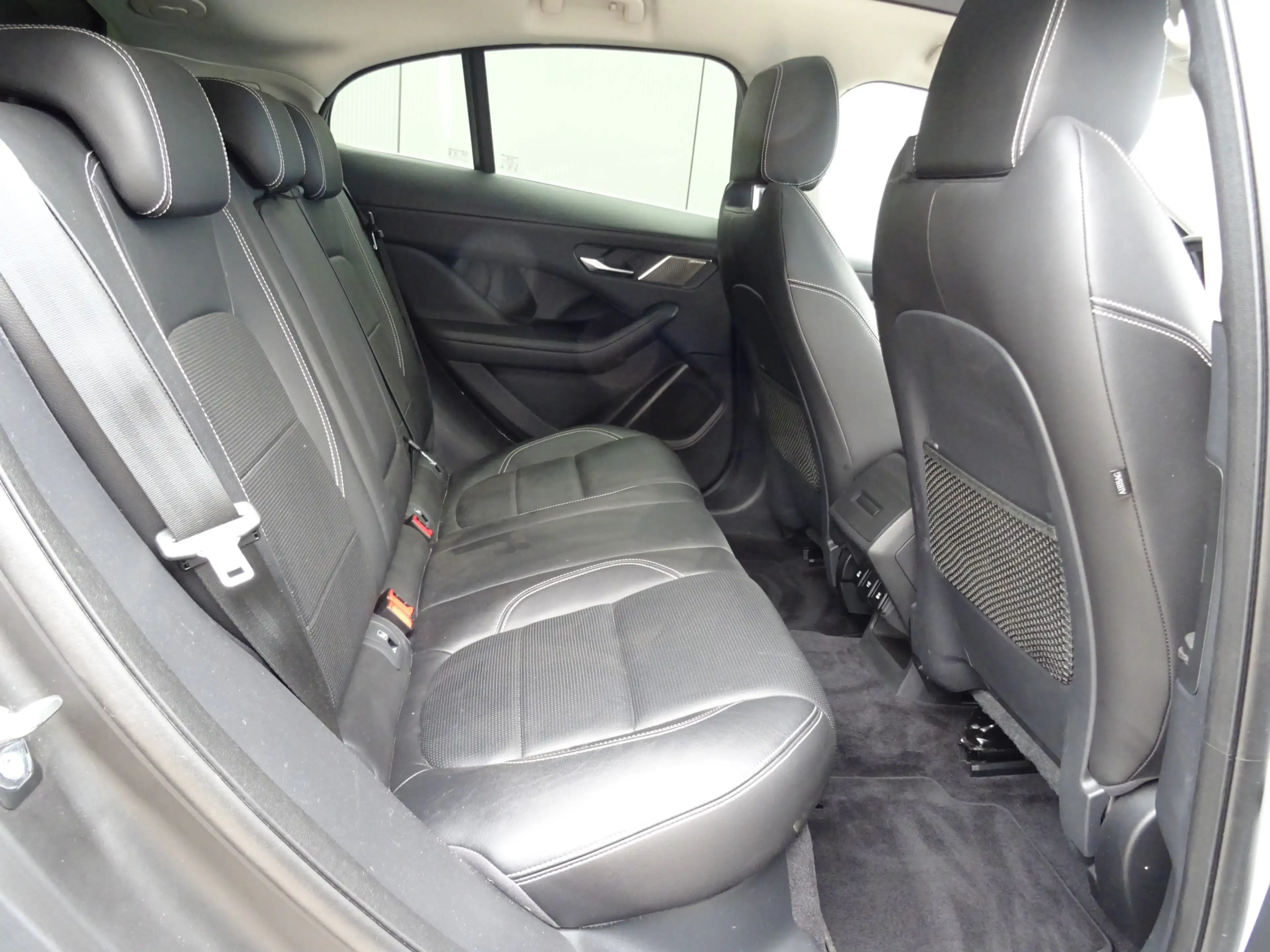 Jaguar I-Pace EV400 Business Edition SE 90 kWh * LEER * PANORAMA — photo 10