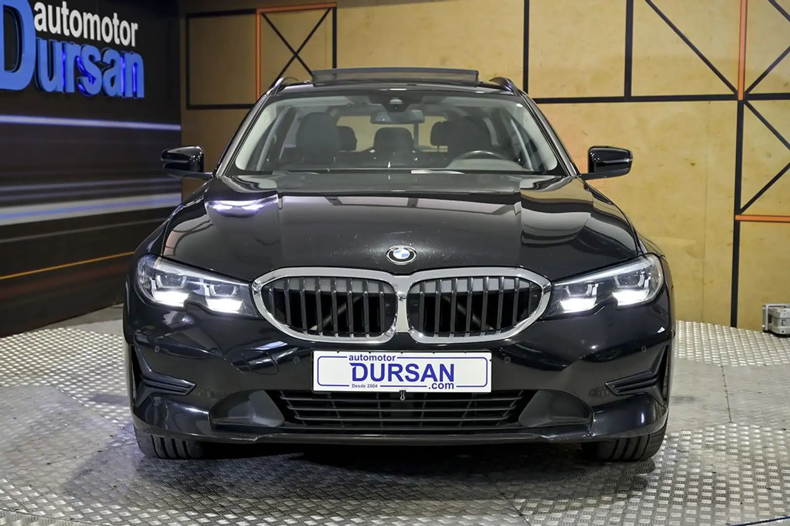 BMW 330 330e xDrive Touring Negro - 2