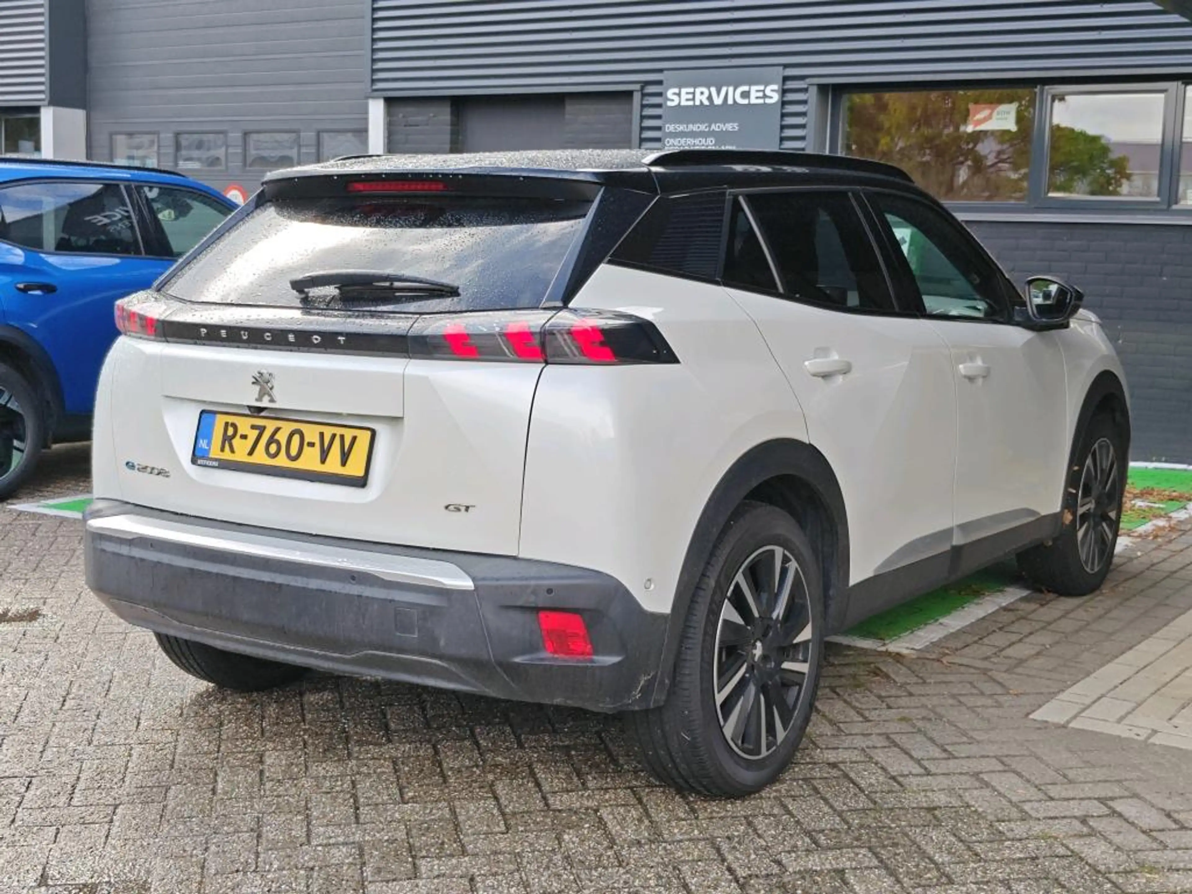 Peugeot e-2008 EV GT Pack 50 kWh | Fase 3 laden | SOH 97,50% | Pa — photo 3