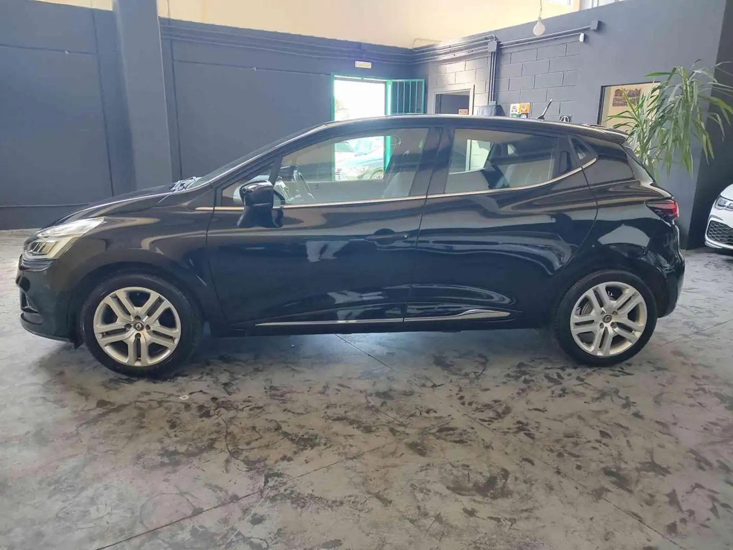 Renault Clio dCi 8V 90 CV 5 porte Moschino Intens Nero - 2