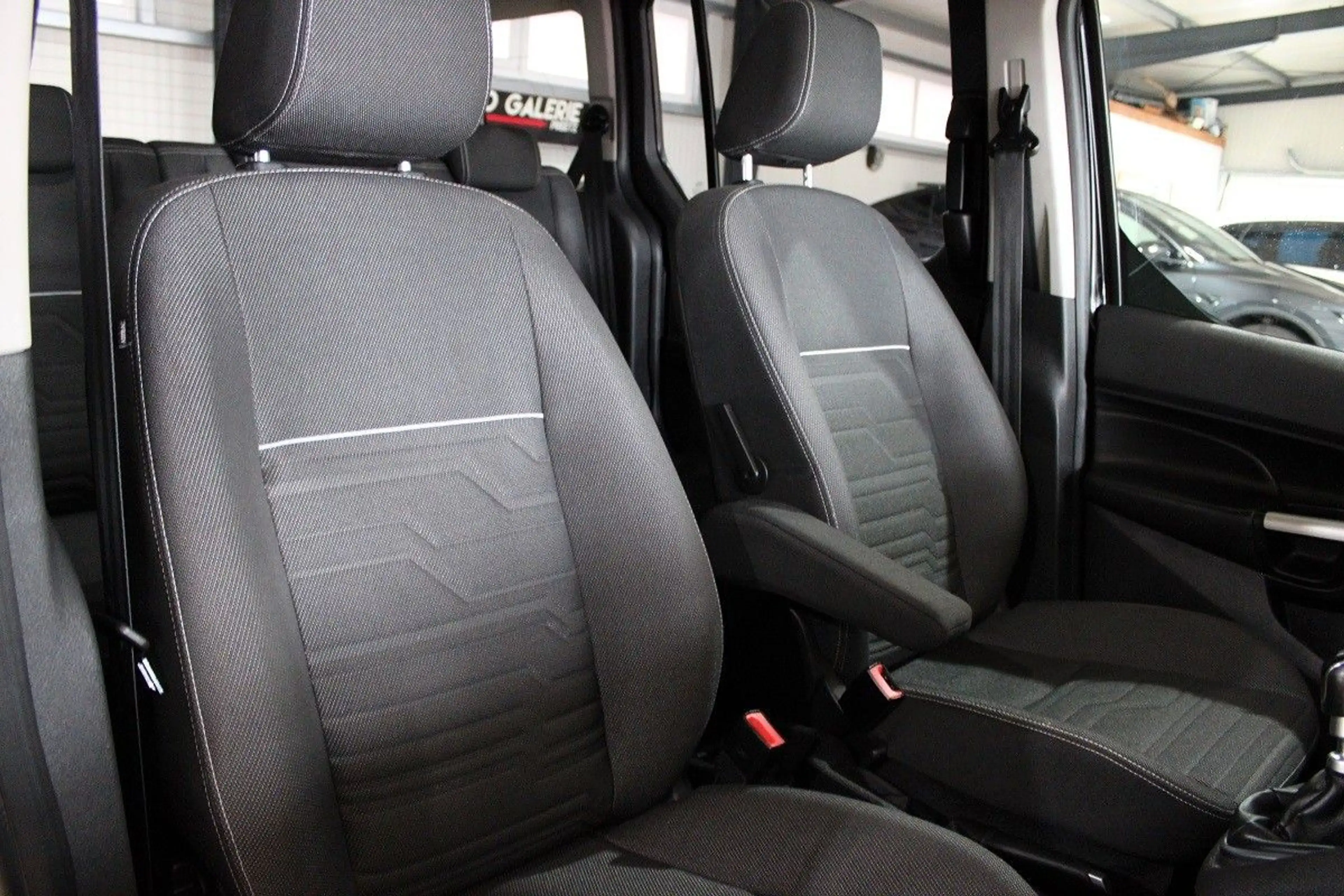Ford Tourneo Connect Titanium*Tüv NEU*PDC*Scheckheft* — photo 11