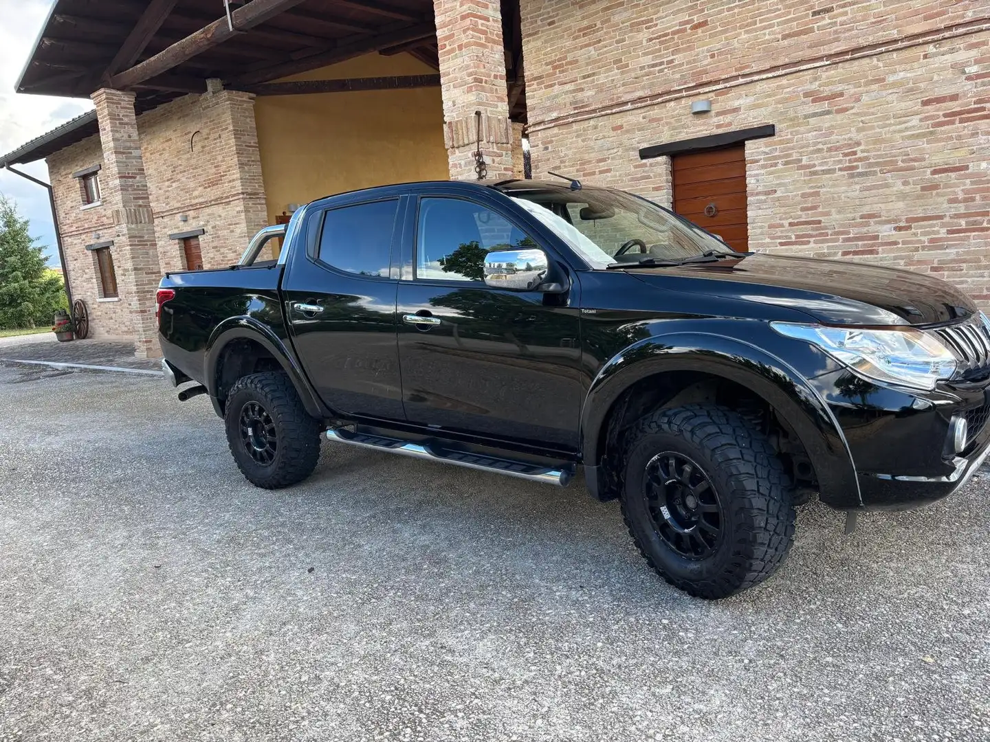 Mitsubishi L200 L200 Cab V 2016 d.cab 2.4d Intense 4wd 181cv N1 E6 Nero - 1