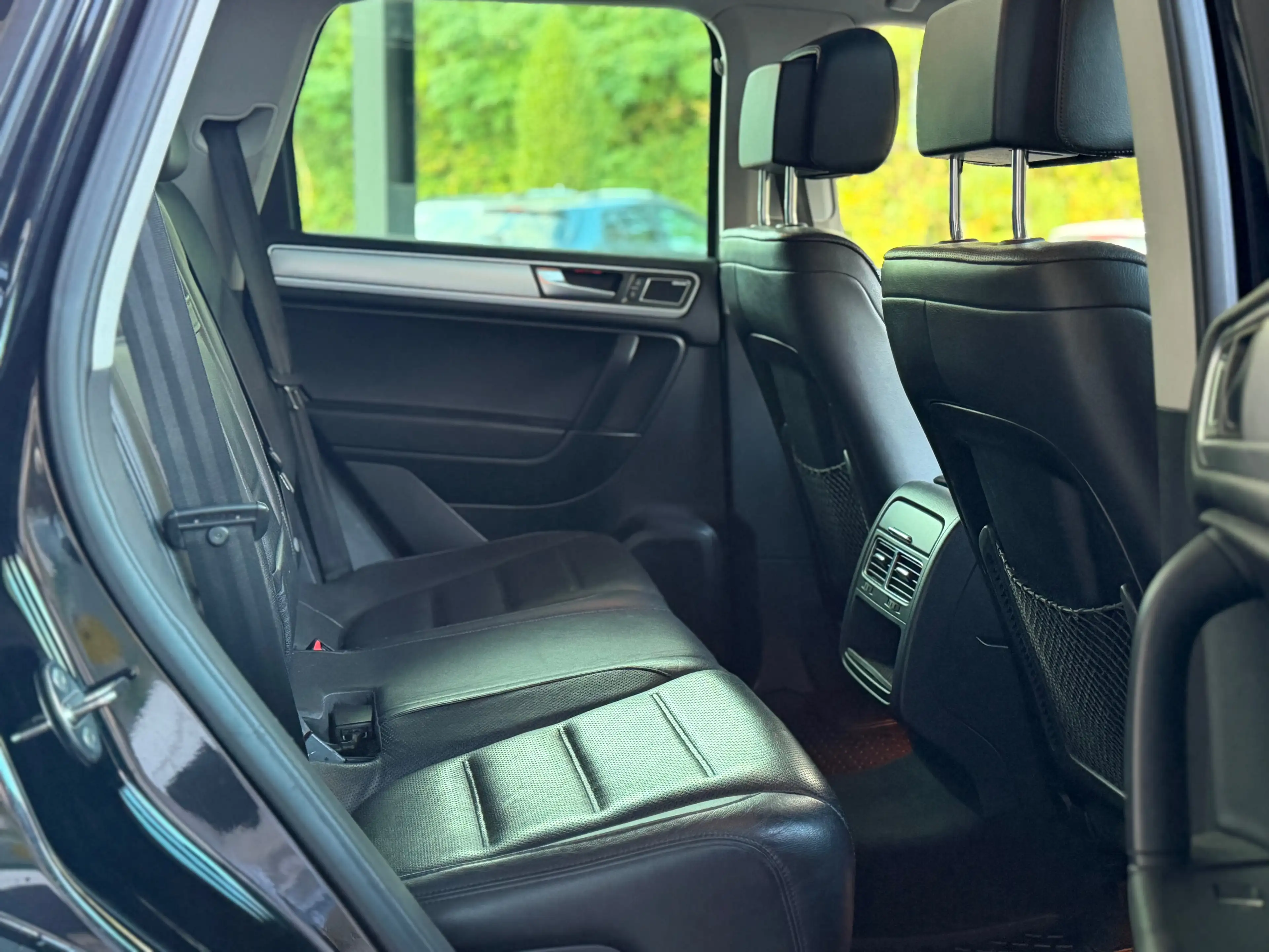 Volkswagen Touareg R-Line 3.0 TDI V6 Automatik/12 Monate Garantie/Pano/Xenon/Leder — photo 11