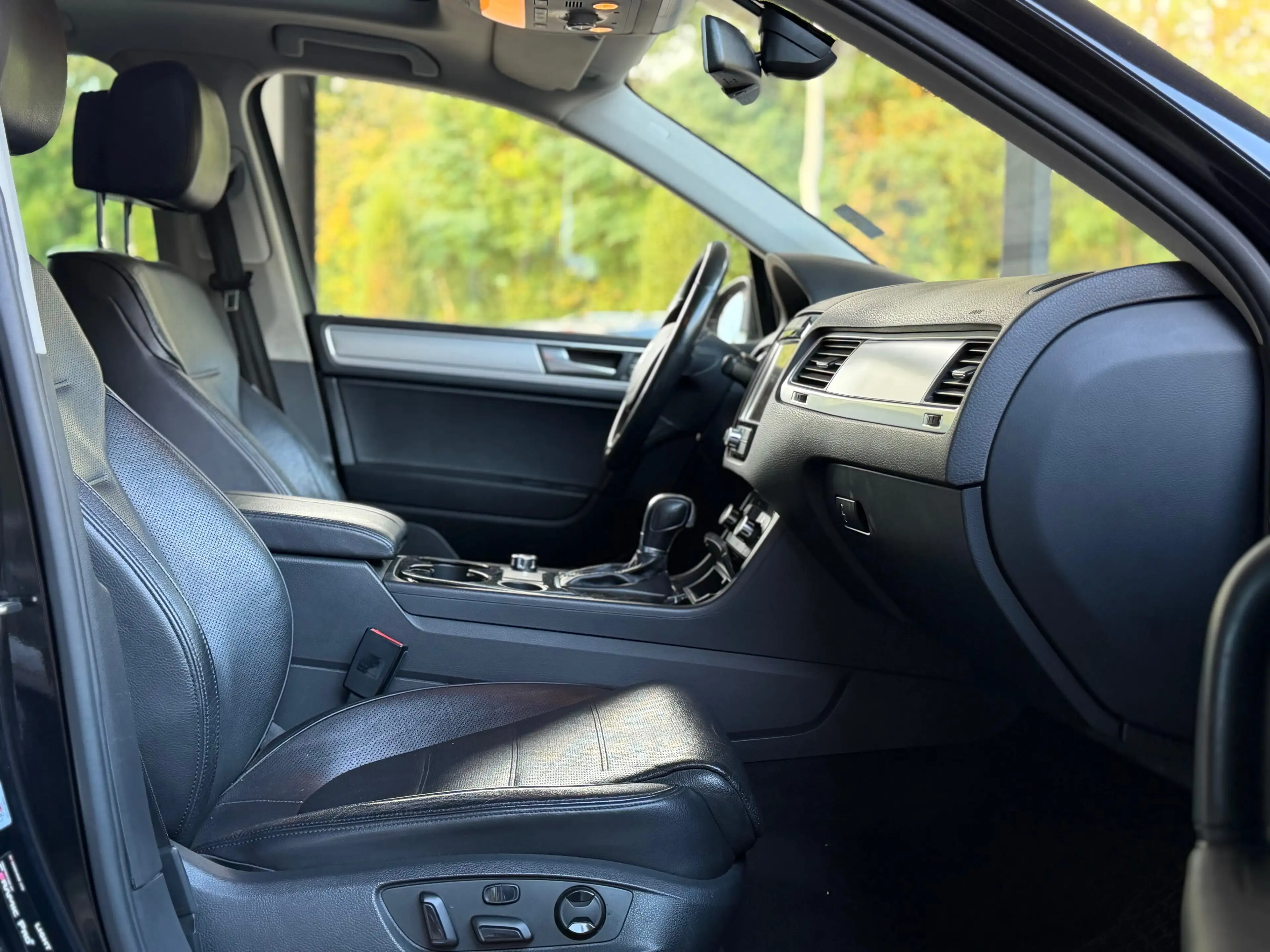 Volkswagen Touareg R-Line 3.0 TDI V6 Automatik/12 Monate Garantie/Pano/Xenon/Leder — photo 12