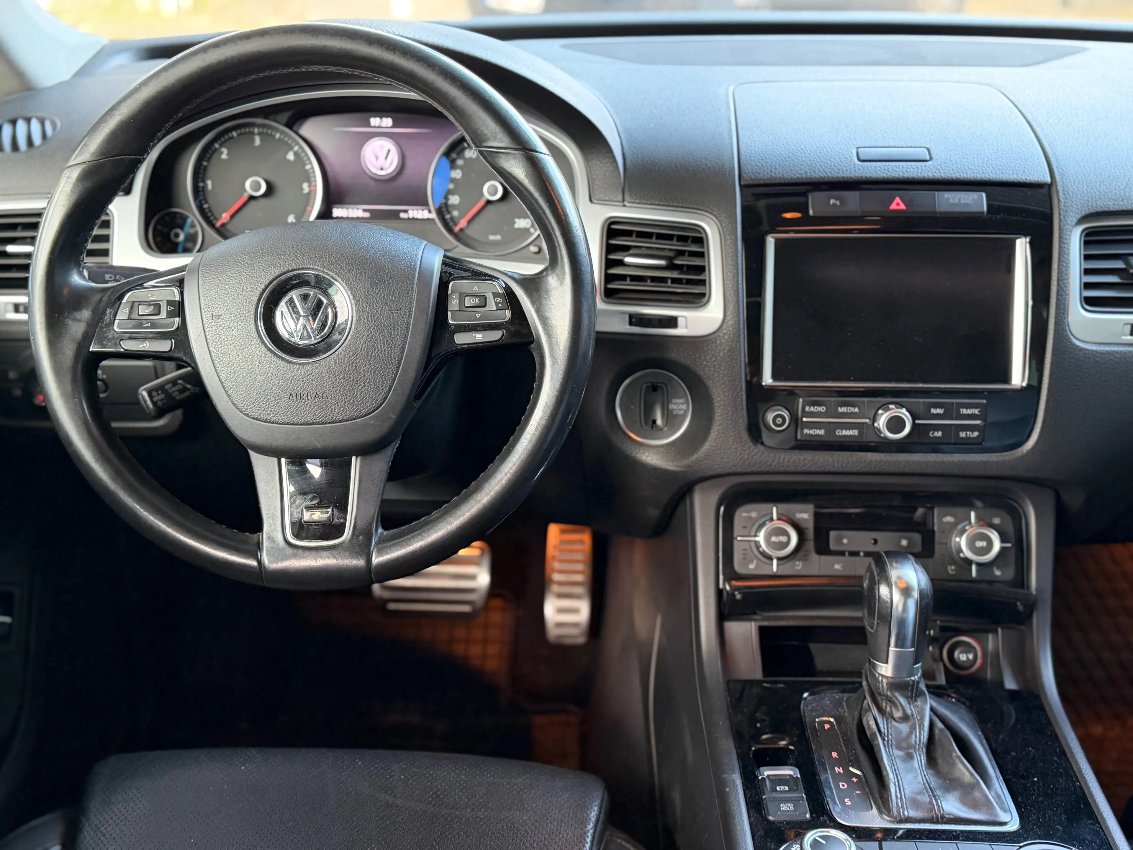 Volkswagen Touareg R-Line 3.0 TDI V6 Automatik/12 Monate Garantie/Pano/Xenon/Leder — photo 14