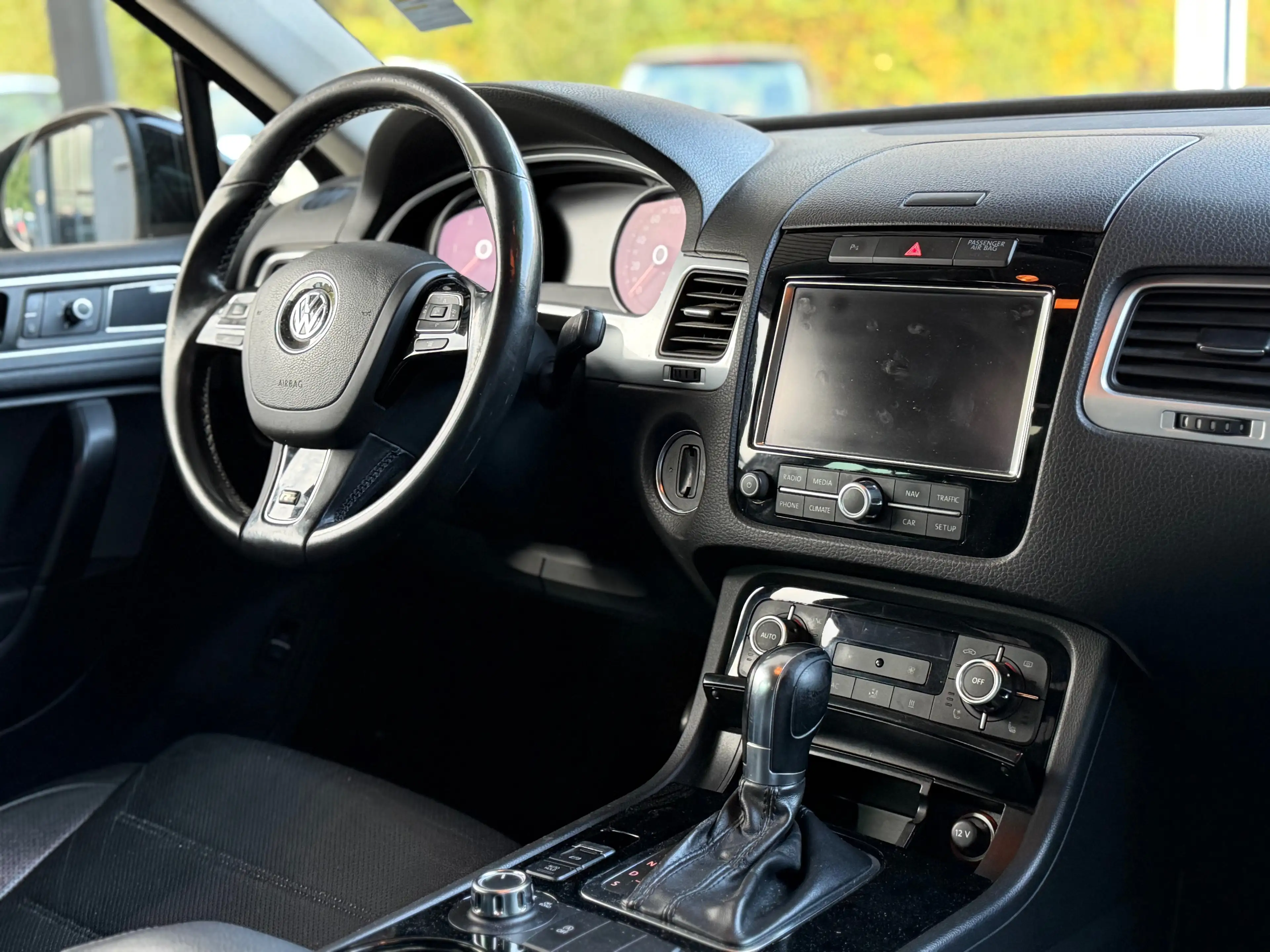 Volkswagen Touareg R-Line 3.0 TDI V6 Automatik/12 Monate Garantie/Pano/Xenon/Leder — photo 13