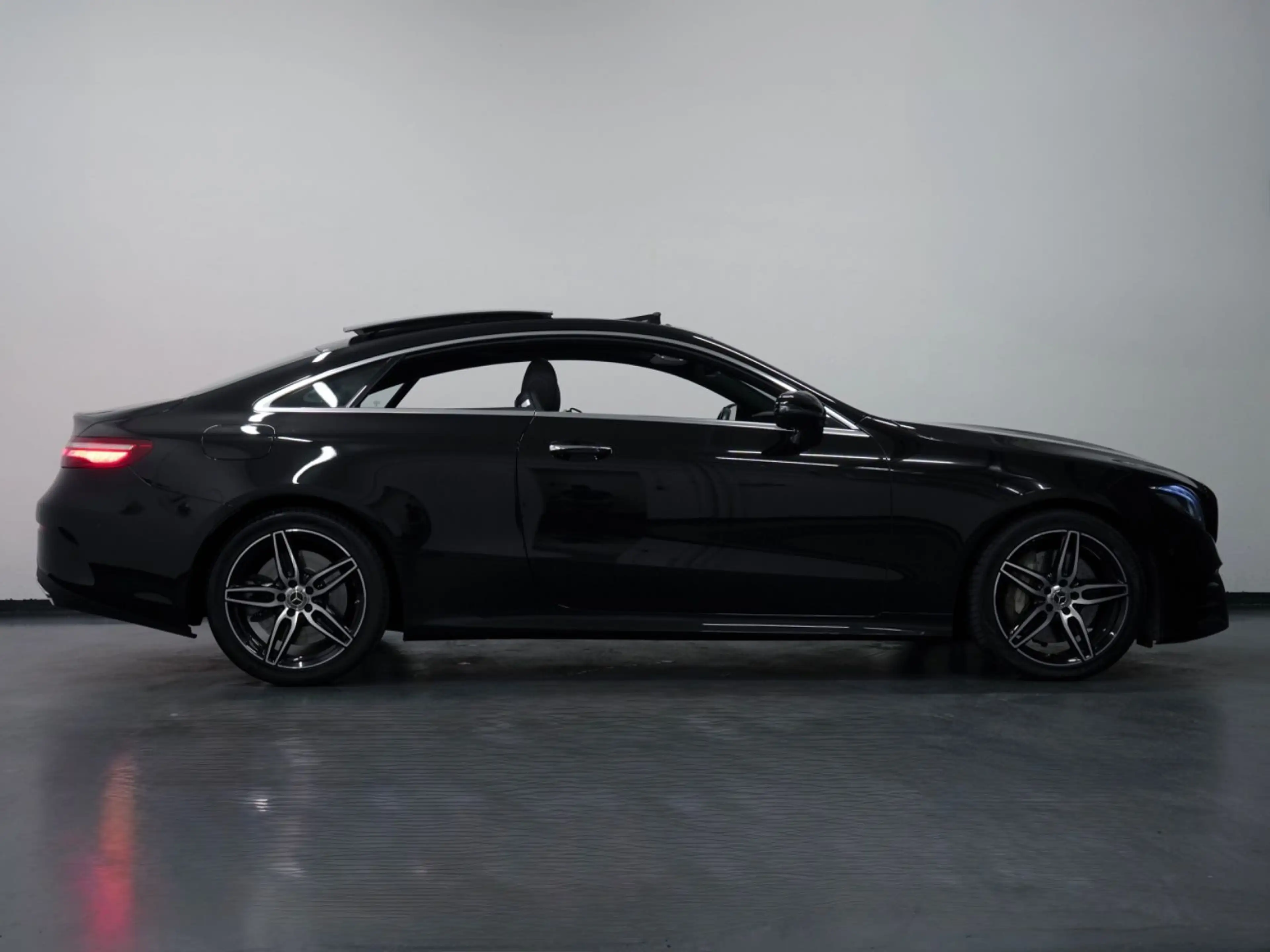 Mercedes-Benz E 400 COUPE AMG-LINE PANO/MEMORY/BURMESTER/NoOPF — photo 11
