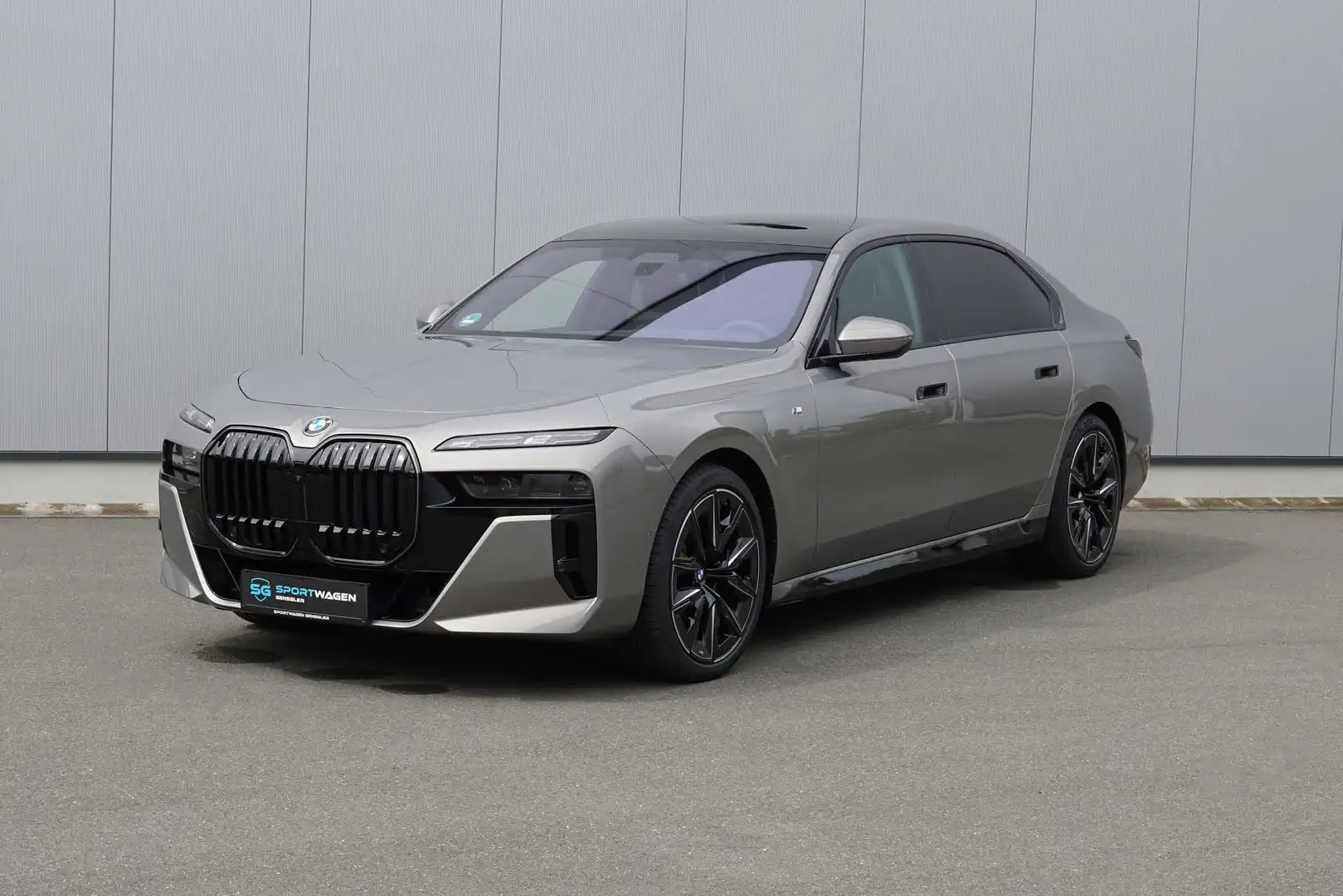 BMW 740 d xDrive M Sport Gris - 1