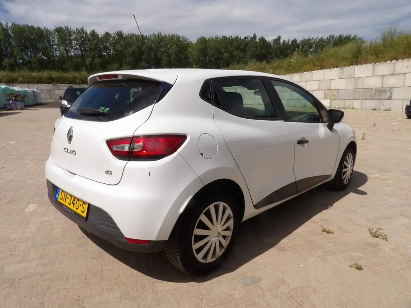 Renault Clio 1.5 DCI 5 drs - airco - nieuwe apk -inruilkoopje - Wit - 2