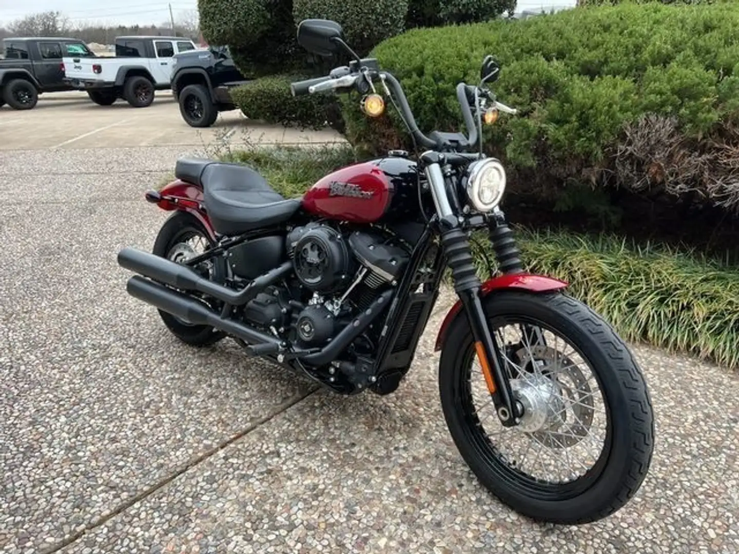 Harley-Davidson Street Bob Rosso - 1