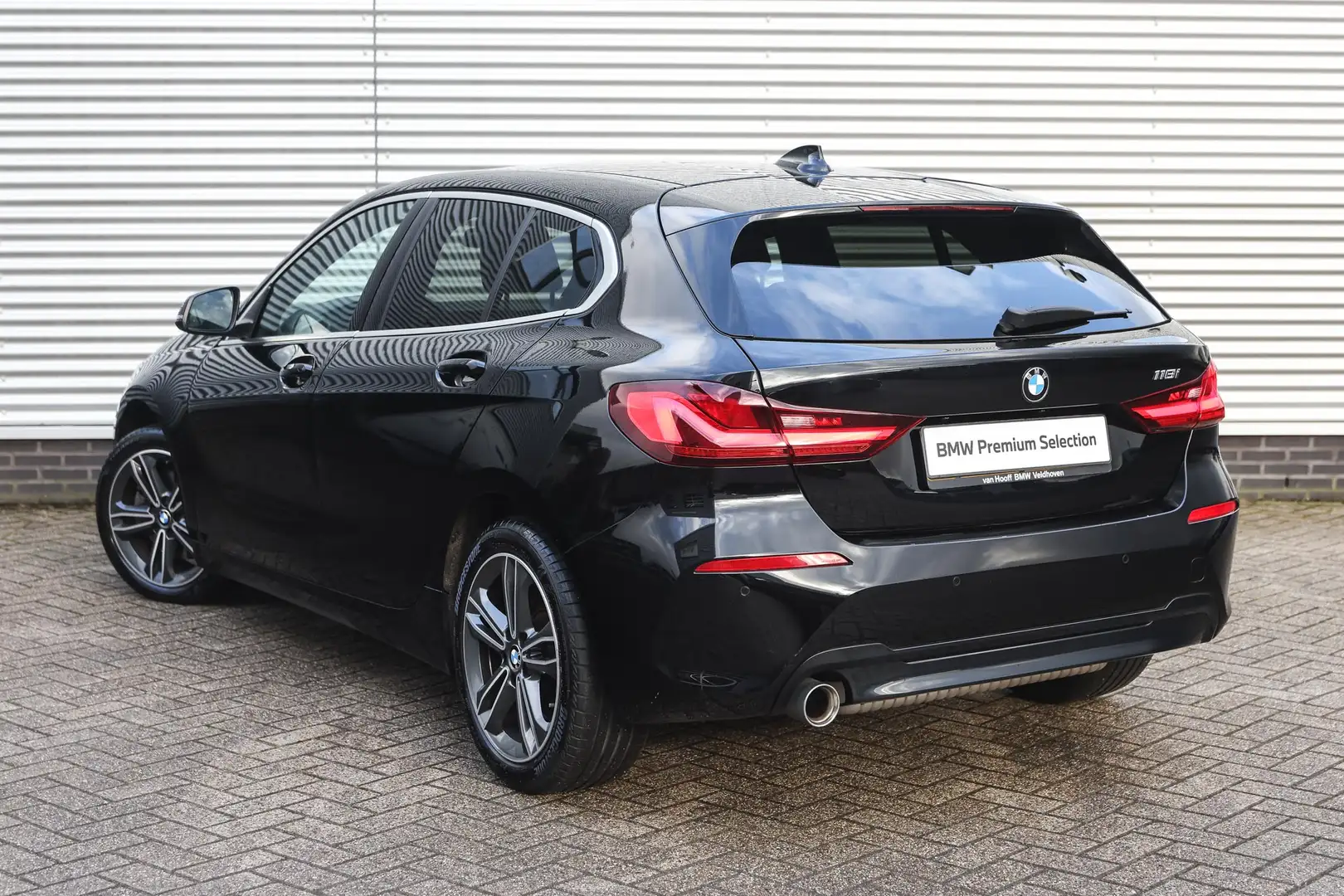 BMW 118 1 Serie 118i Sport Line Automaat / Sportstoelen / Zwart - 2