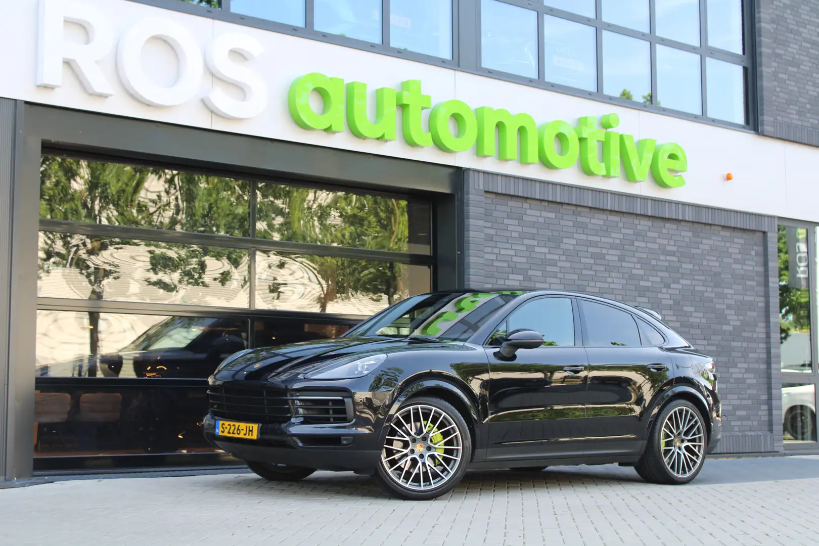 Porsche Cayenne Coupé 3.0 E-Hybrid | BOSE | LUCHTVERING | ELEK TRE Schwarz - 1