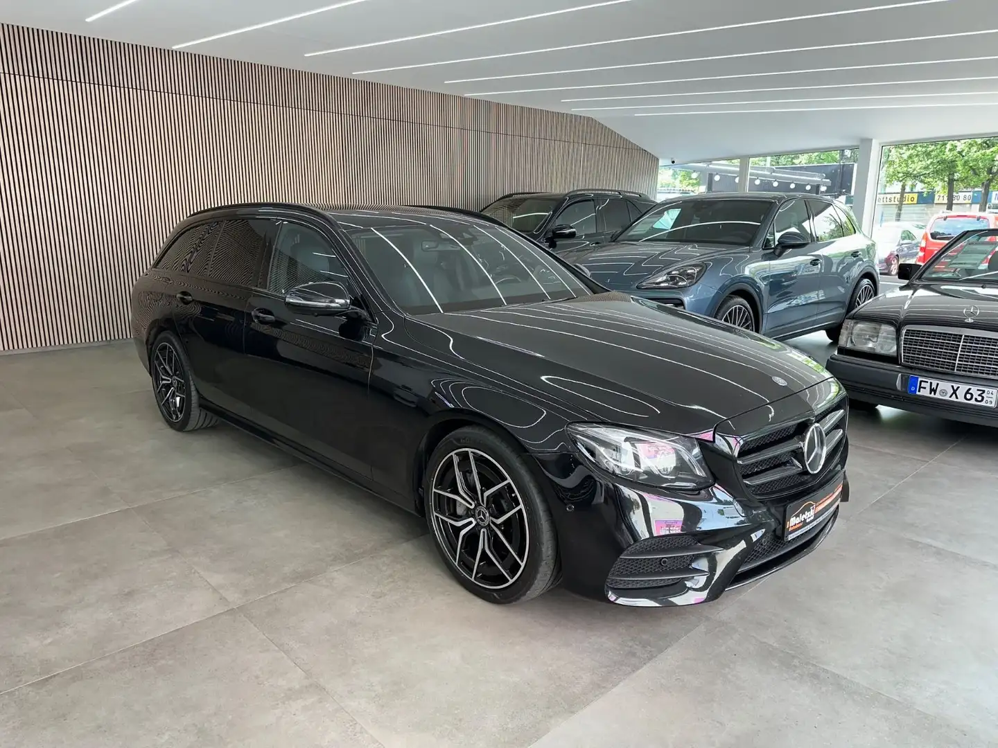Mercedes-Benz E 220 d T  AMG*Burmester*Distronic*360°Kamera* Schwarz - 1