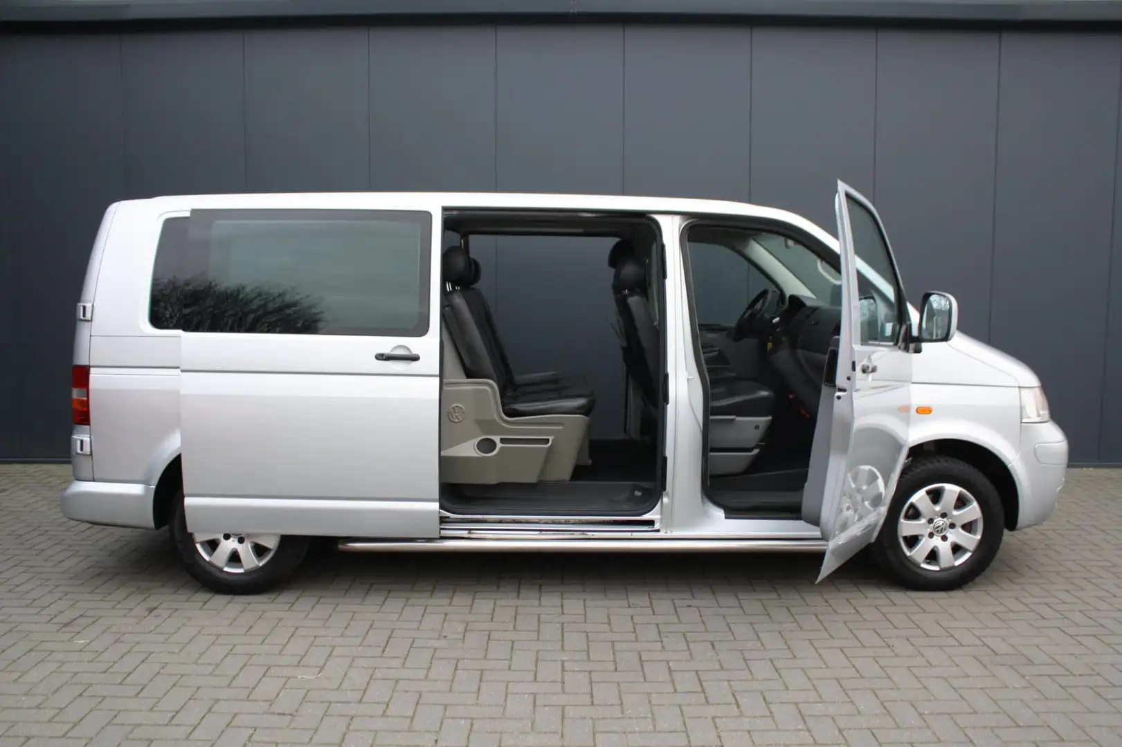 Volkswagen Transporter 2.5 TDI 340 Comfortline DC SILVER EDITION - AUTOMA Plateado - 2