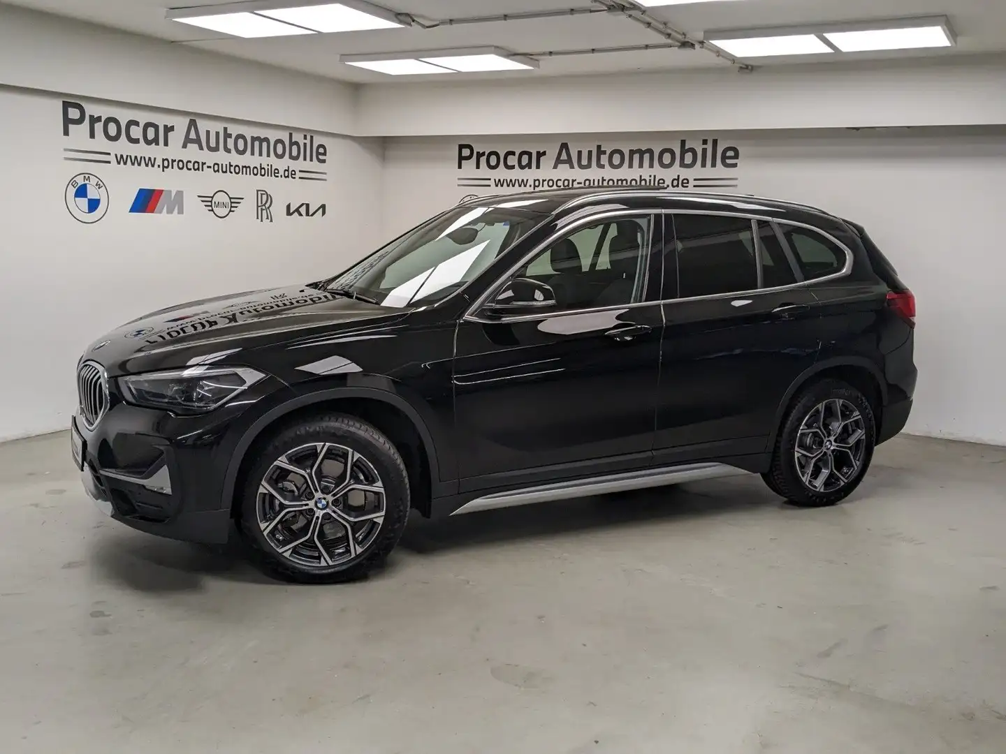 BMW X1 xDrive20d  xLine Pano AHK DA PA HuD HiFi 18'' DAB Noir - 2