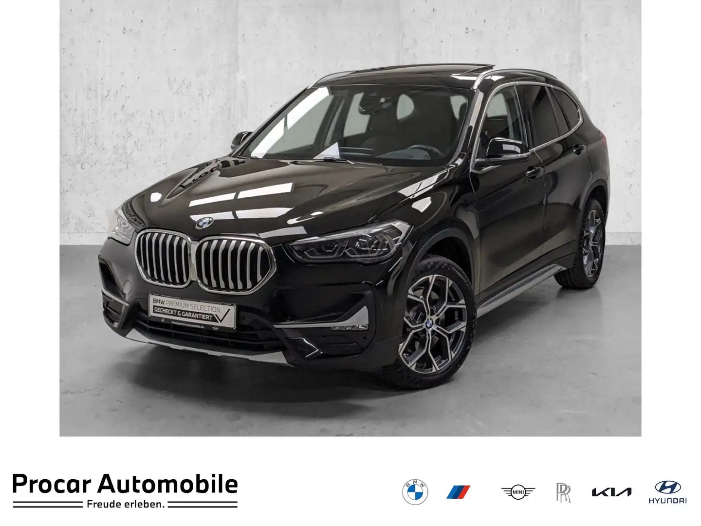 BMW X1 xDrive20d  xLine Pano AHK DA PA HuD HiFi 18'' DAB Zwart - 1