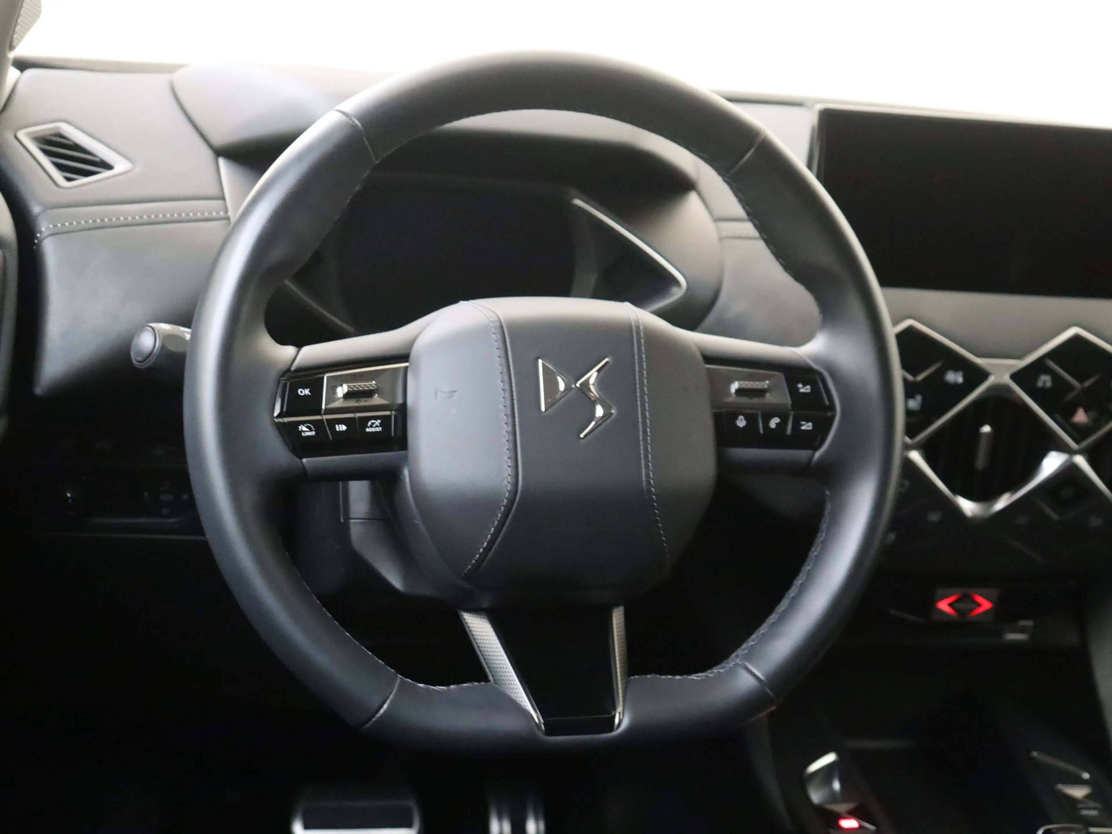 DS Automobiles DS 3 E-Tense Opéra 54 kWh — photo 6