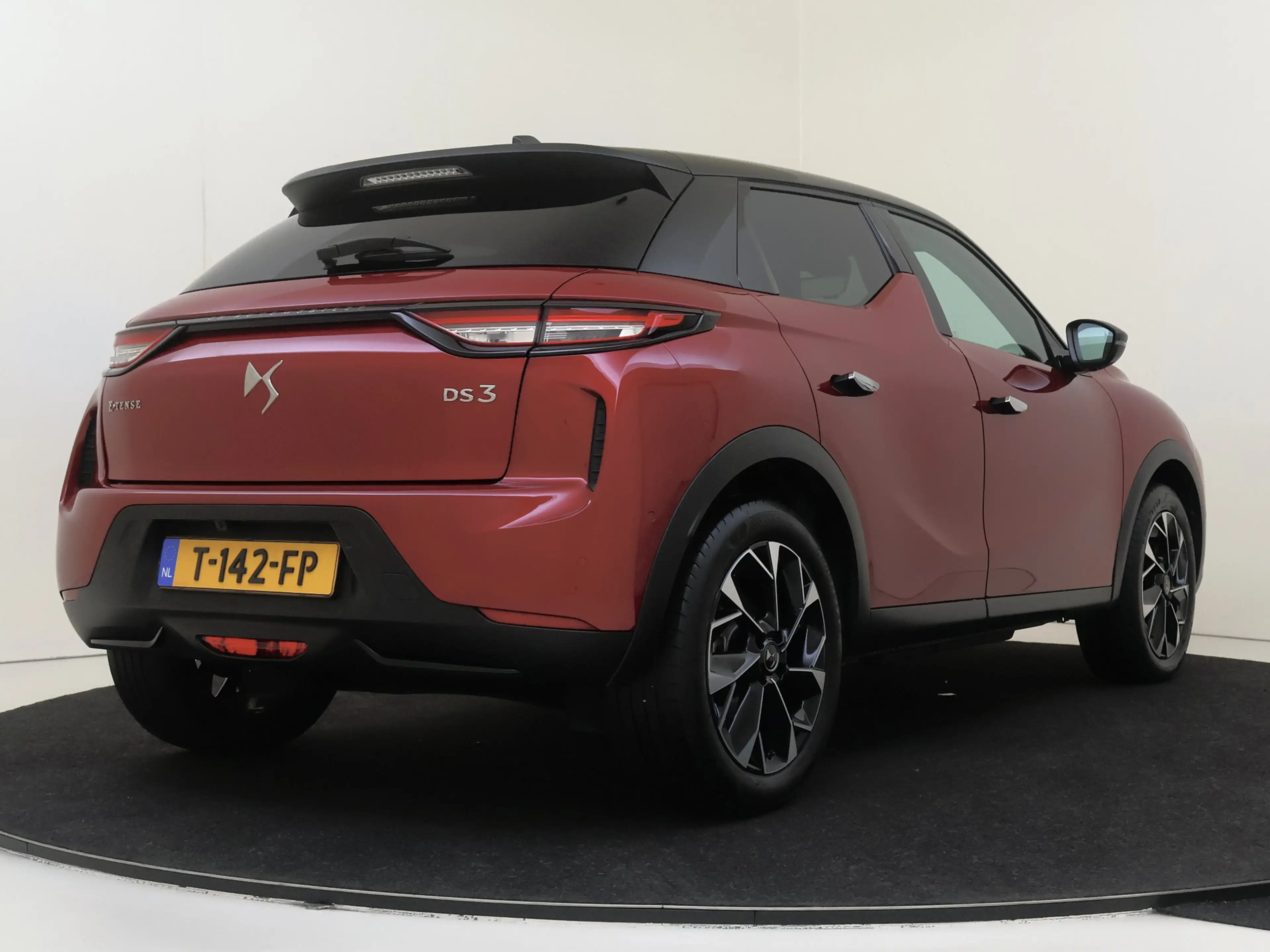 DS Automobiles DS 3 E-Tense Opéra 54 kWh — photo 11