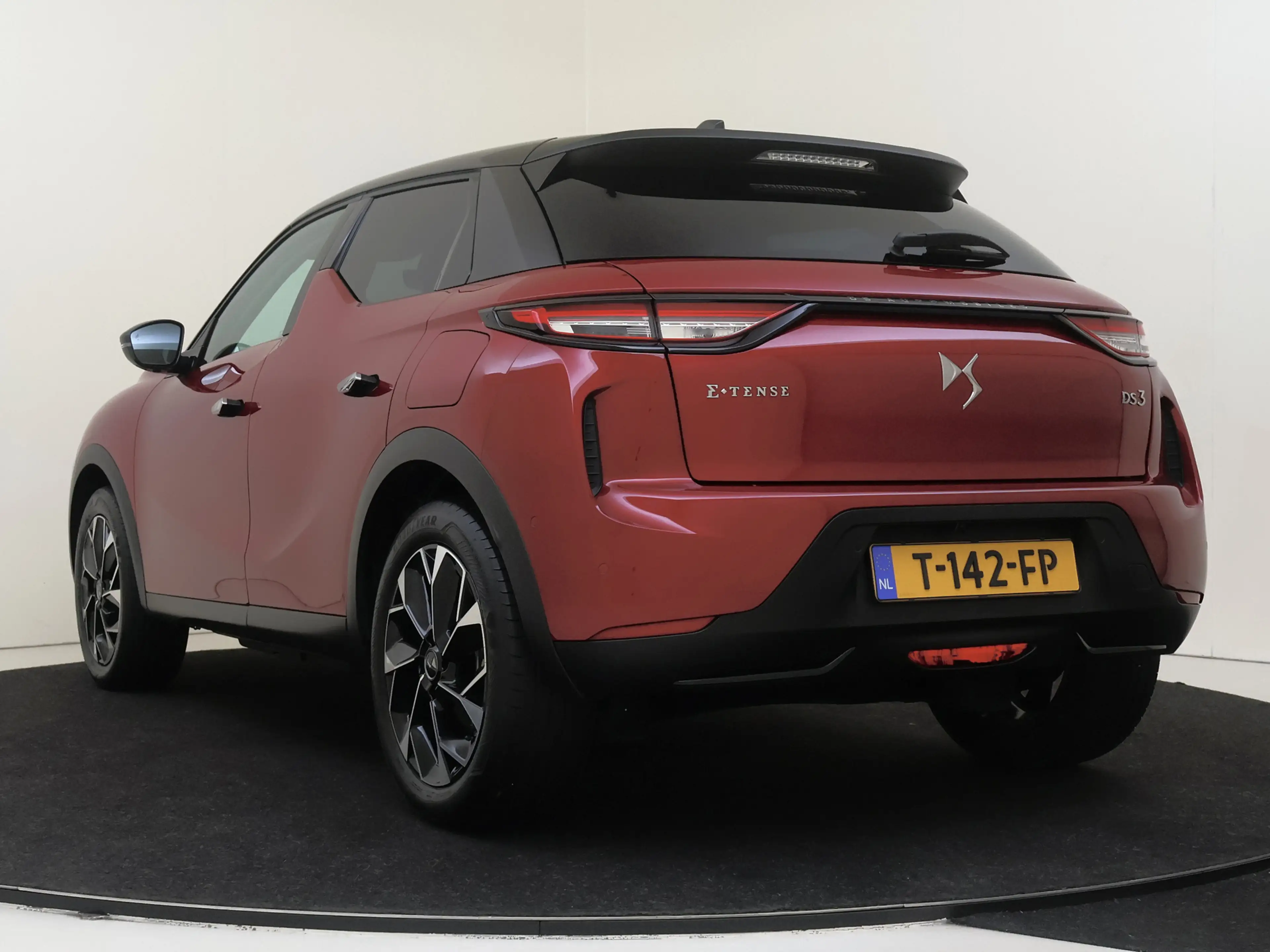 DS Automobiles DS 3 E-Tense Opéra 54 kWh — photo 4