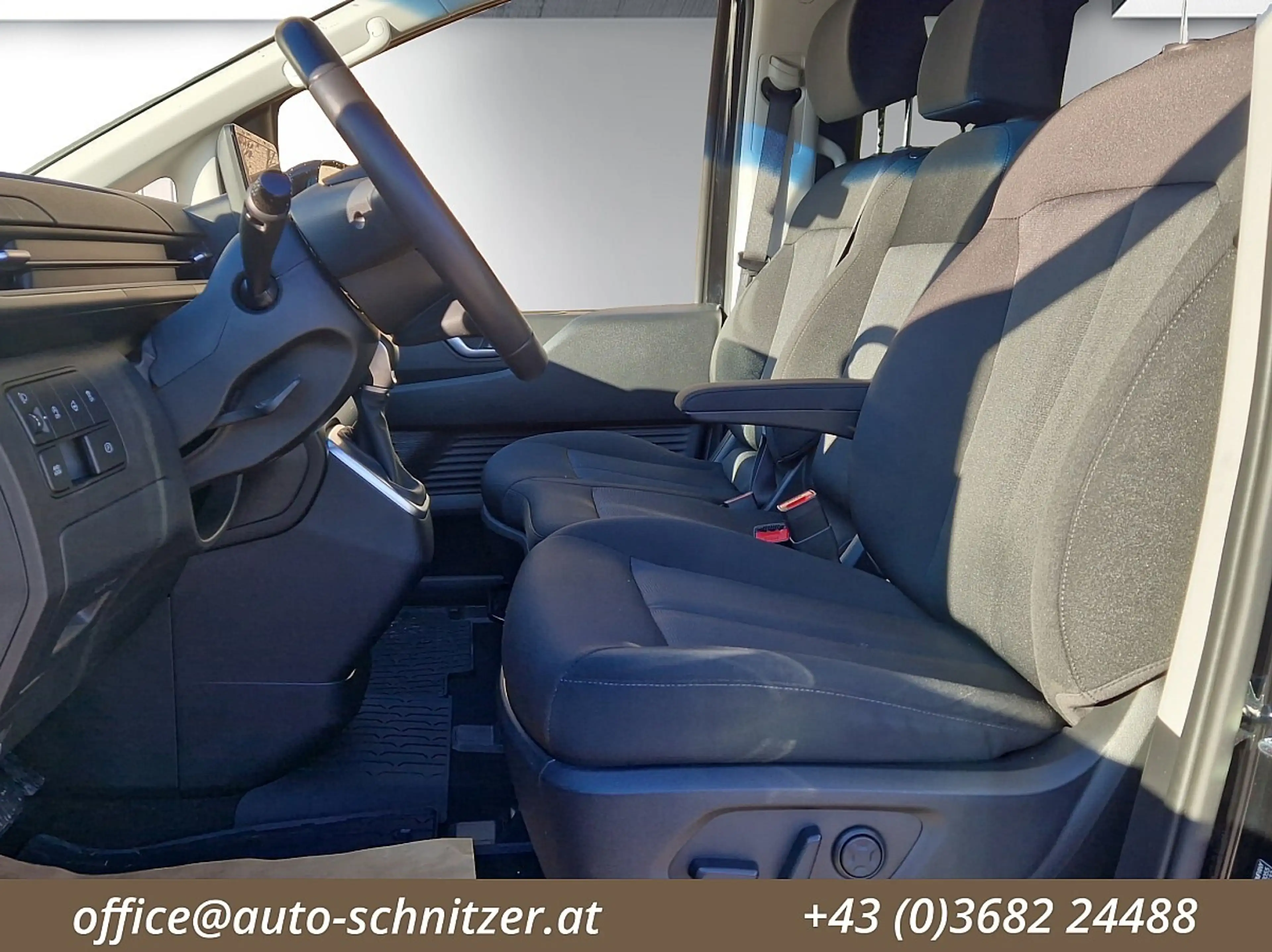 Hyundai STARIA Staria Bus 2,2 CRDi Trend Line 4WD 9 Sitze DCT ... — photo 9