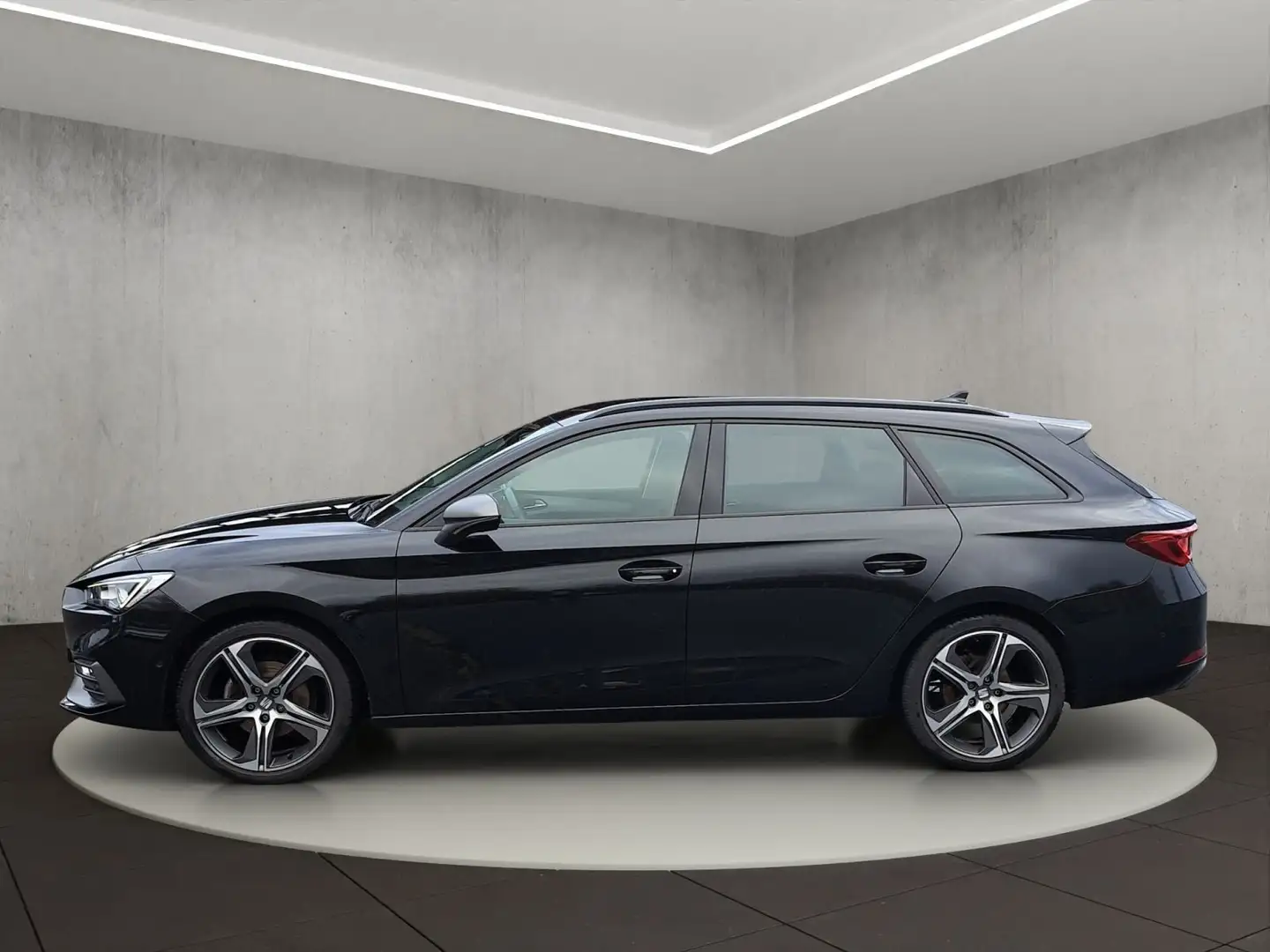 SEAT Leon Sportstourer FR 1.5 eTSI DSG 150 PS Schwarz - 2