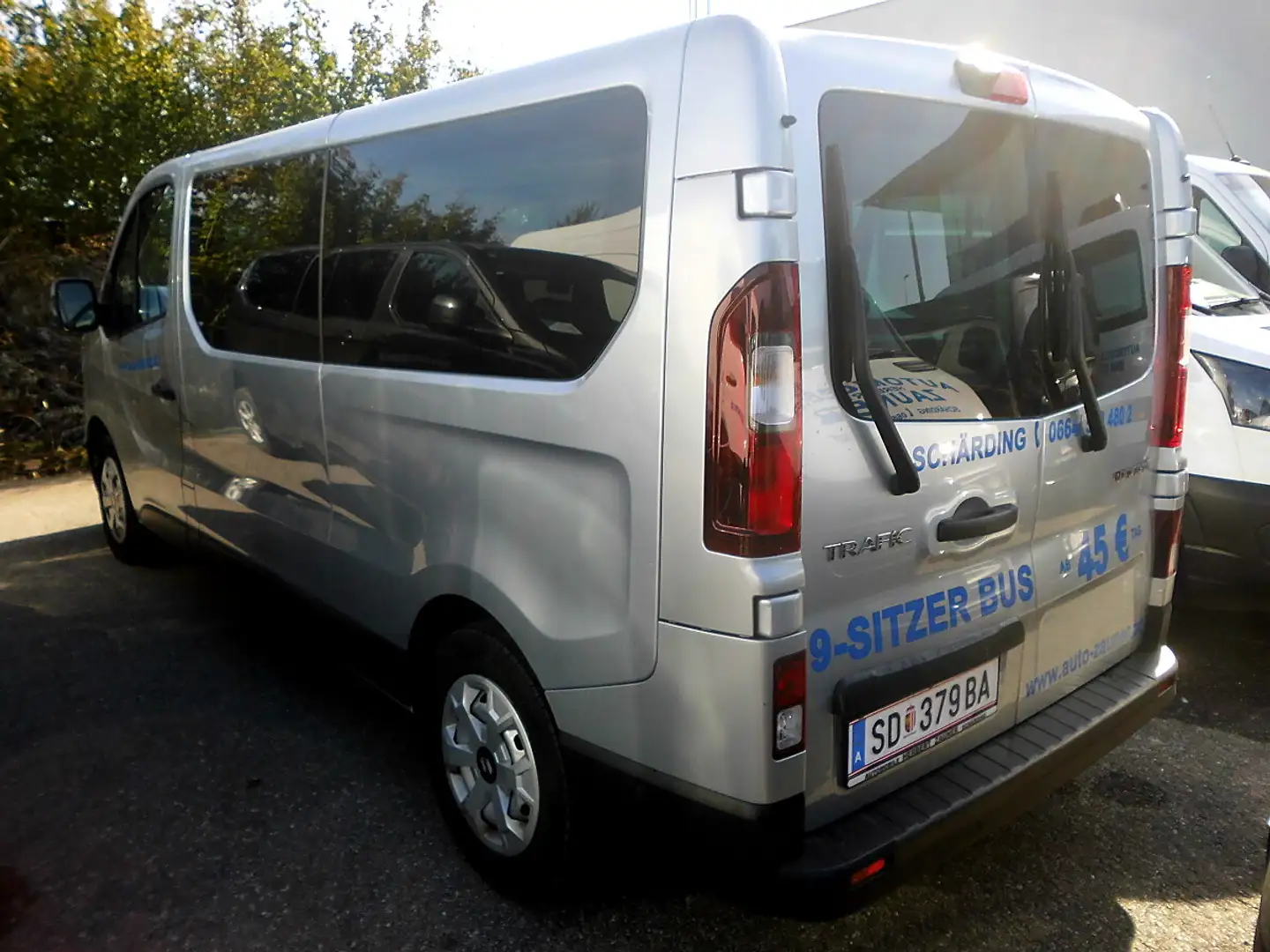 Renault Trafic Grand Passenger Equilibre Blue dCi 150 Silber - 2