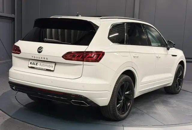Volkswagen Touareg view 7